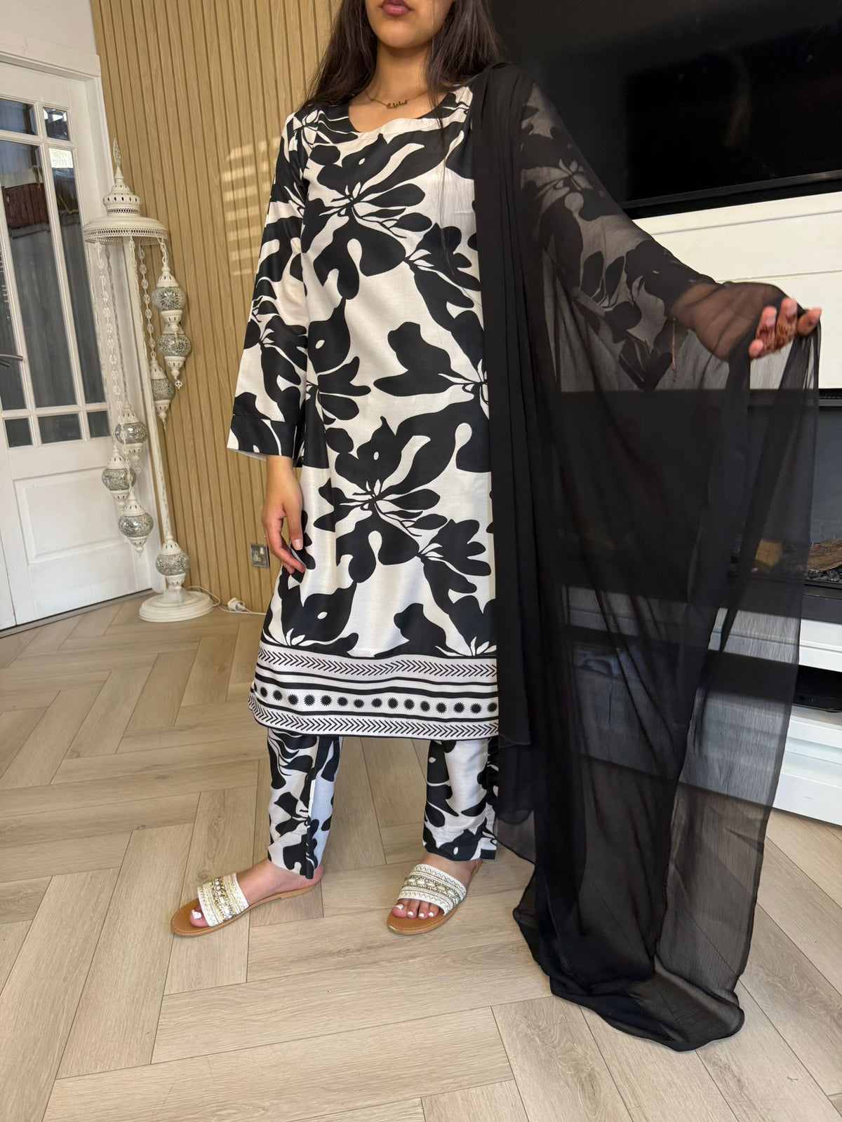 Tasneem 3pc Printed Suit With Plain Chiffon Duppatta