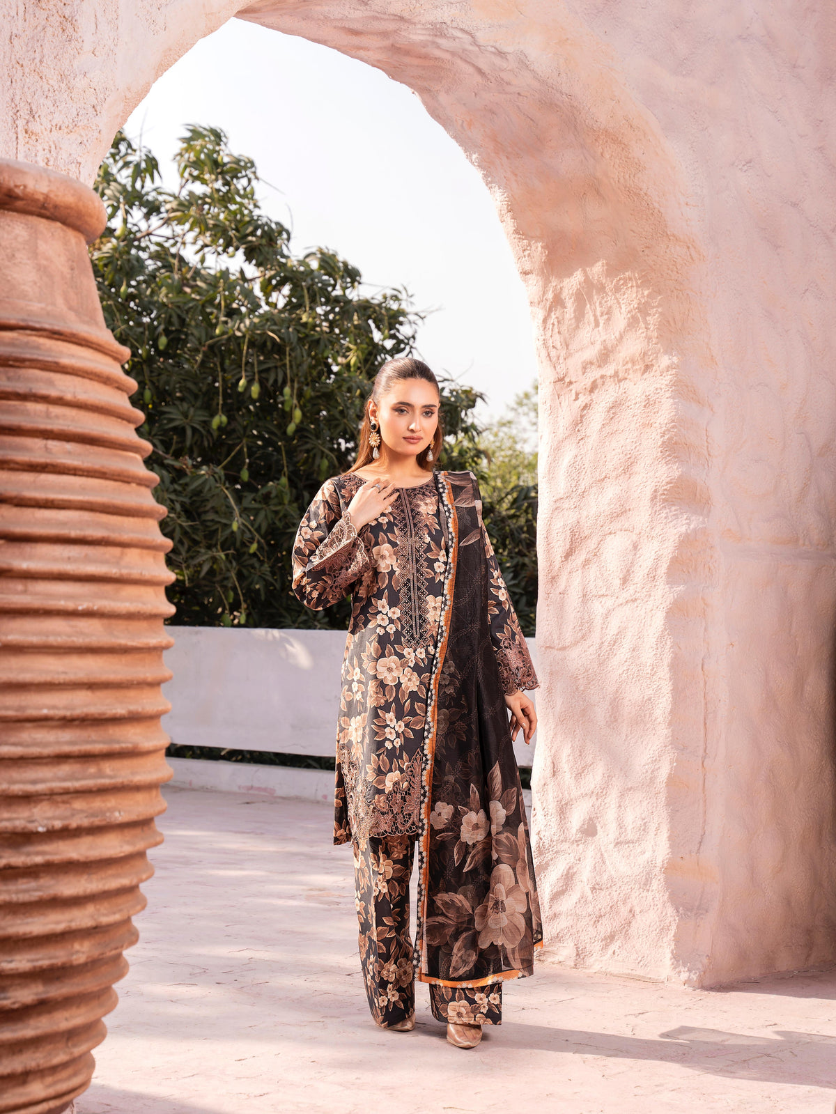 Viral Sensation 3pc Lawn Farshi Suits By Raniya U4-B2