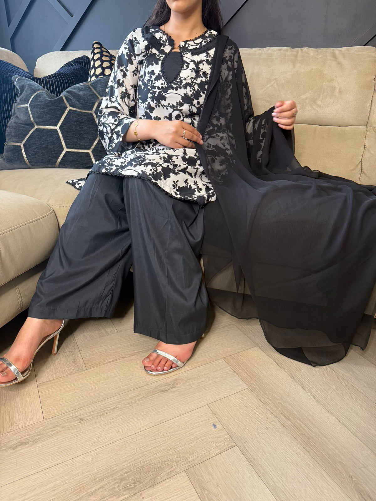 Lamisa 3pc Printed Suit With Plain Plazzo Trouser