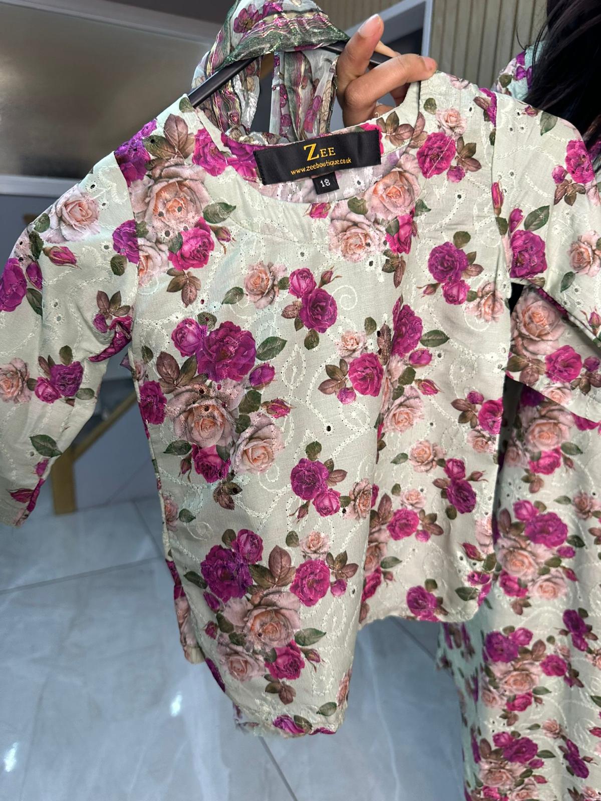 Falak 3pc Mother and Daughter Chikankari Suit U3 E6