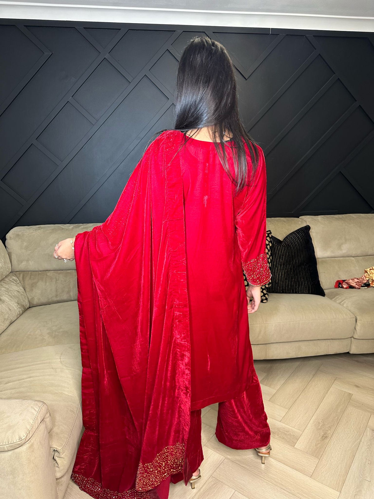 Zobia 3pc Diamond 9000 Velvet With Shawl