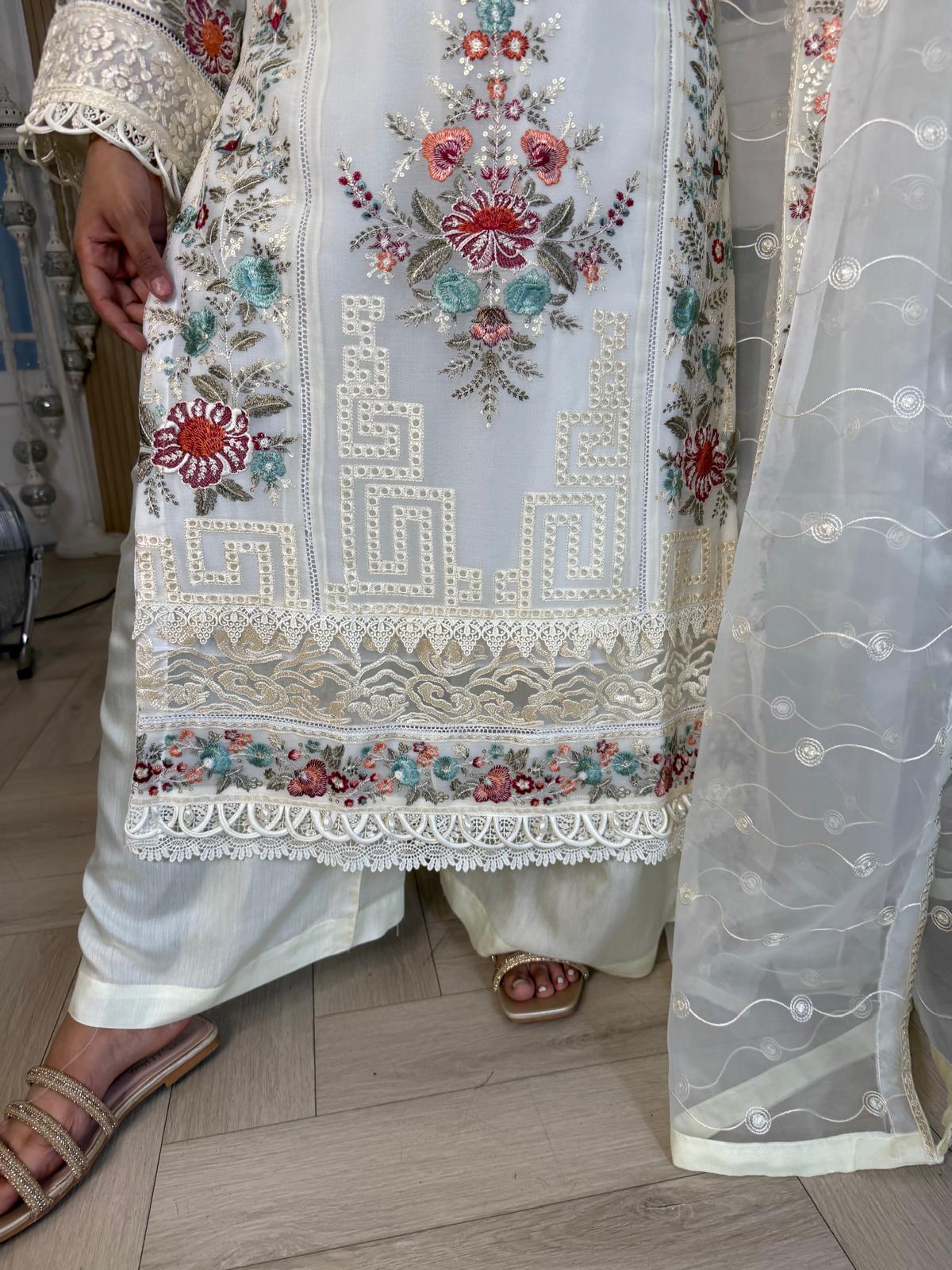 Qarina Chiffon 3PC Suit With Organza Duppata U2-A2