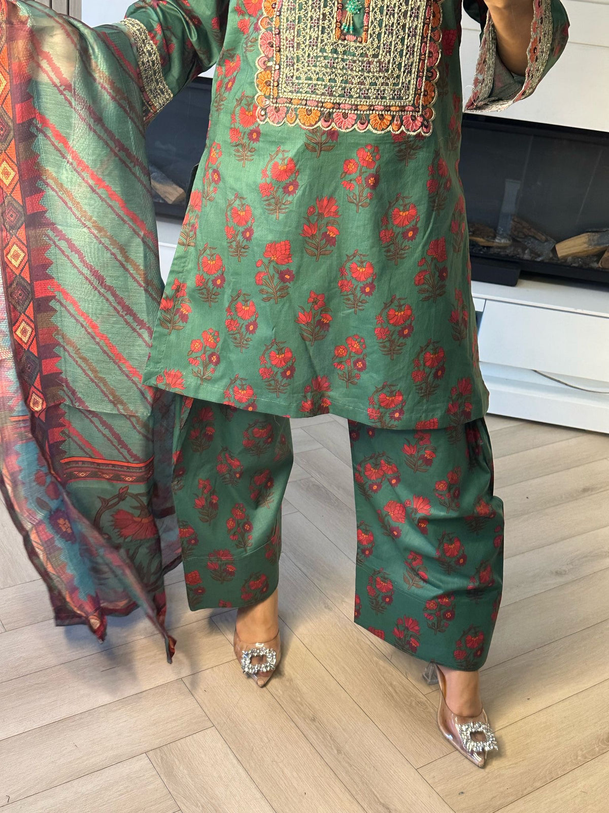 Noor-E-Eid By Raniya 3pc Lawn Suit U4-B2