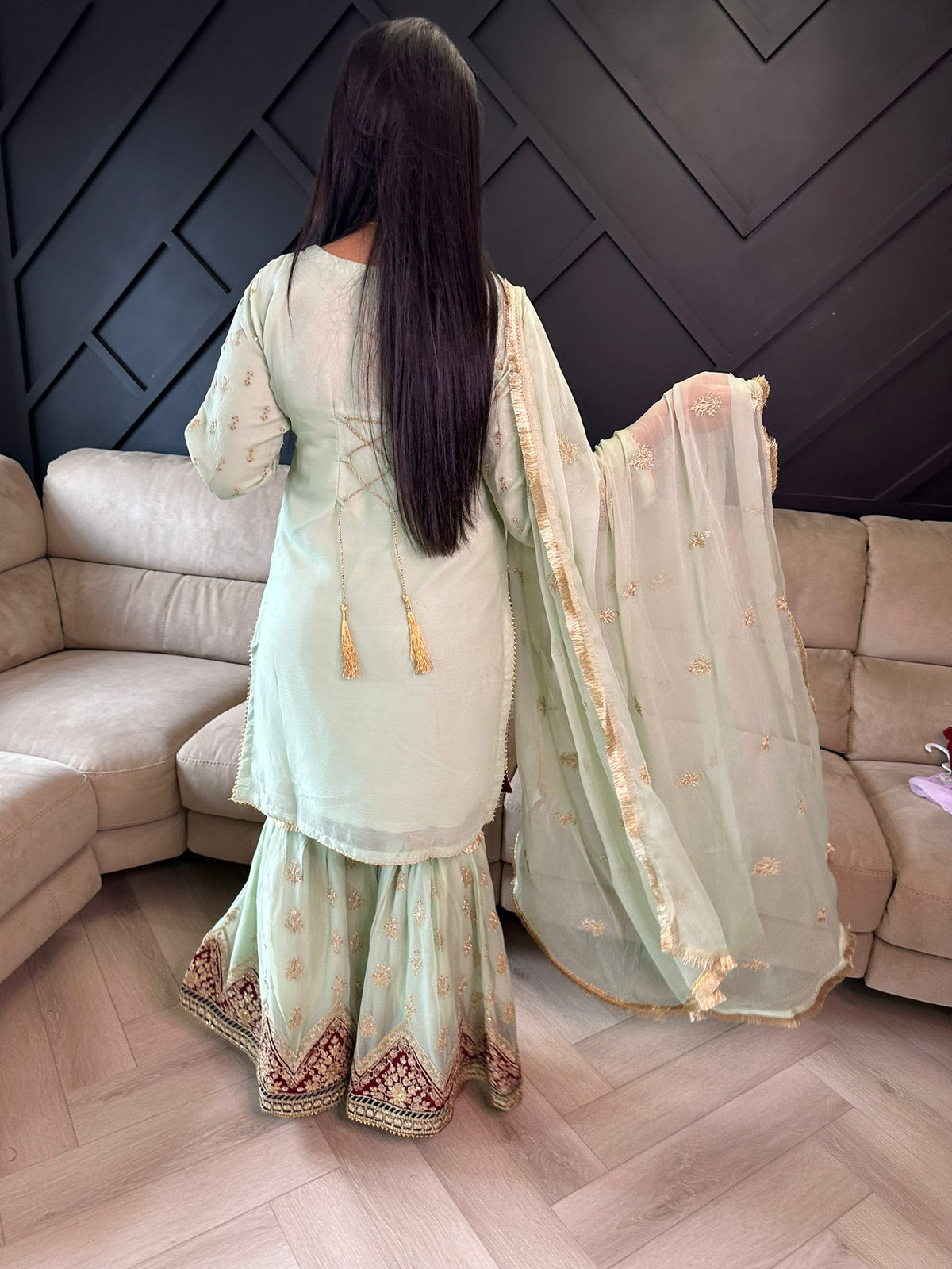 Enisa Gharara - Mint D2-A4