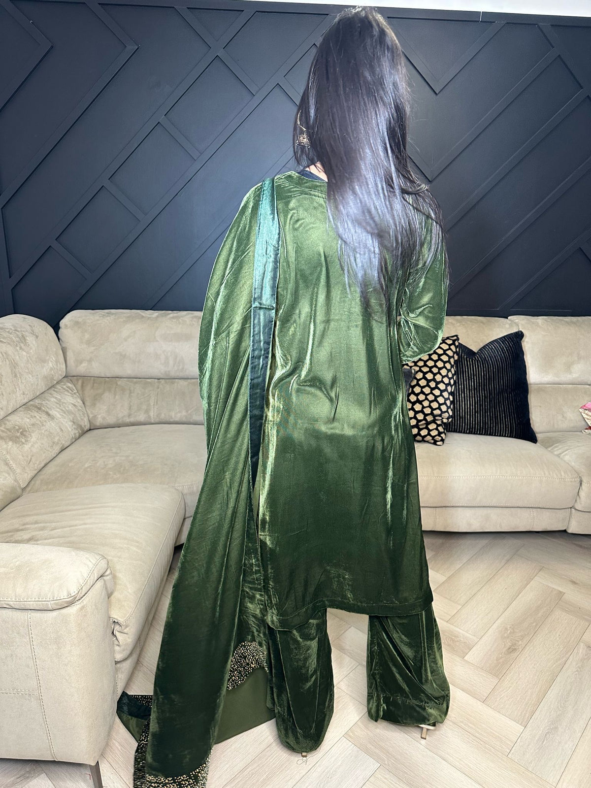 Zobia 3pc Diamond 9000 Velvet With Shawl