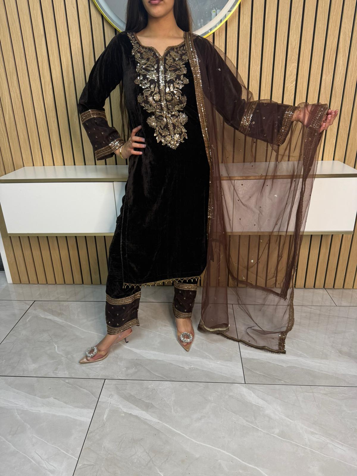 Maheen 3pc Embroidered Velvet Suit With Organza Dupatta U2-C1