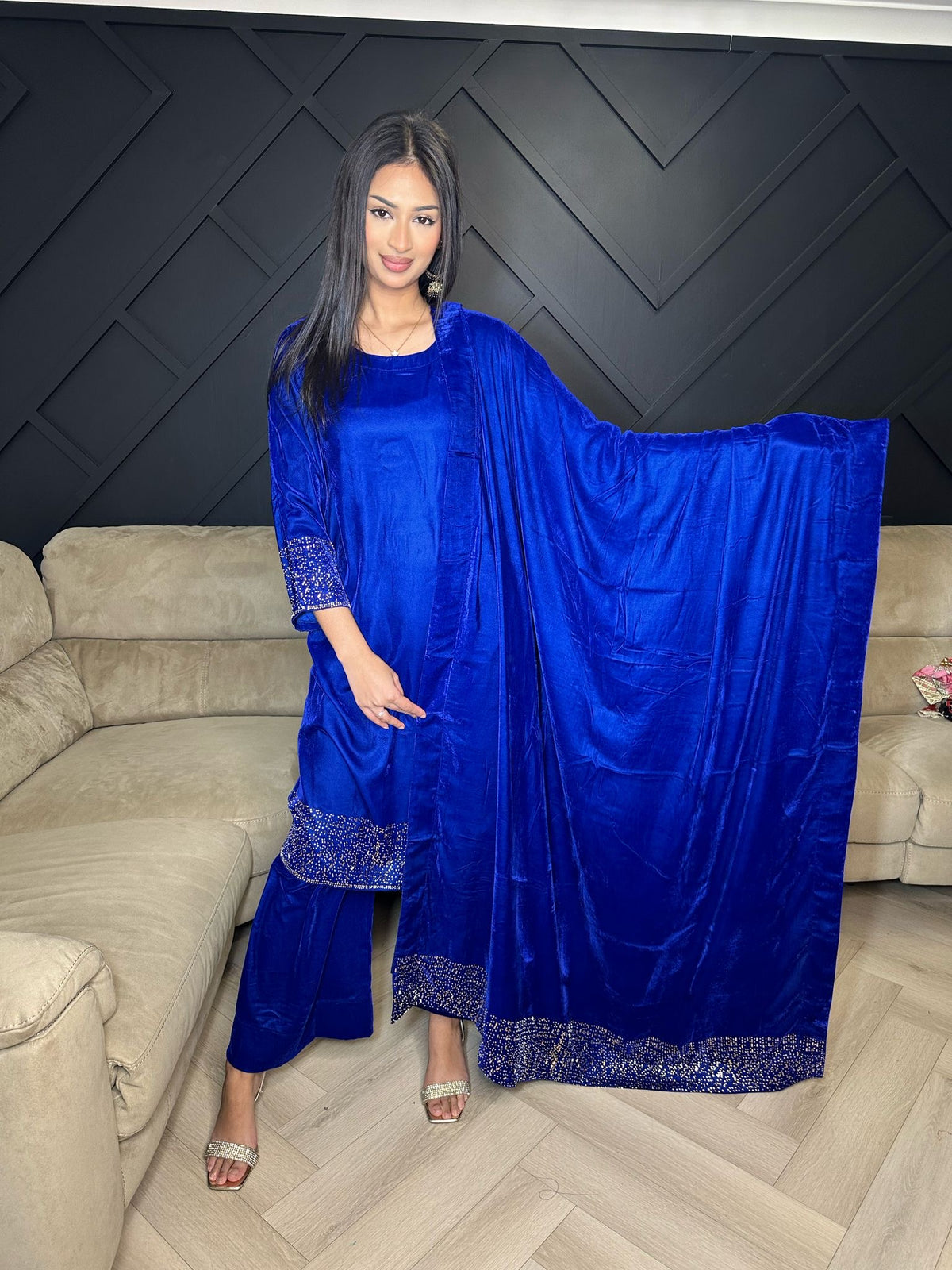 Zobia 3pc Diamond 9000 Velvet With Shawl