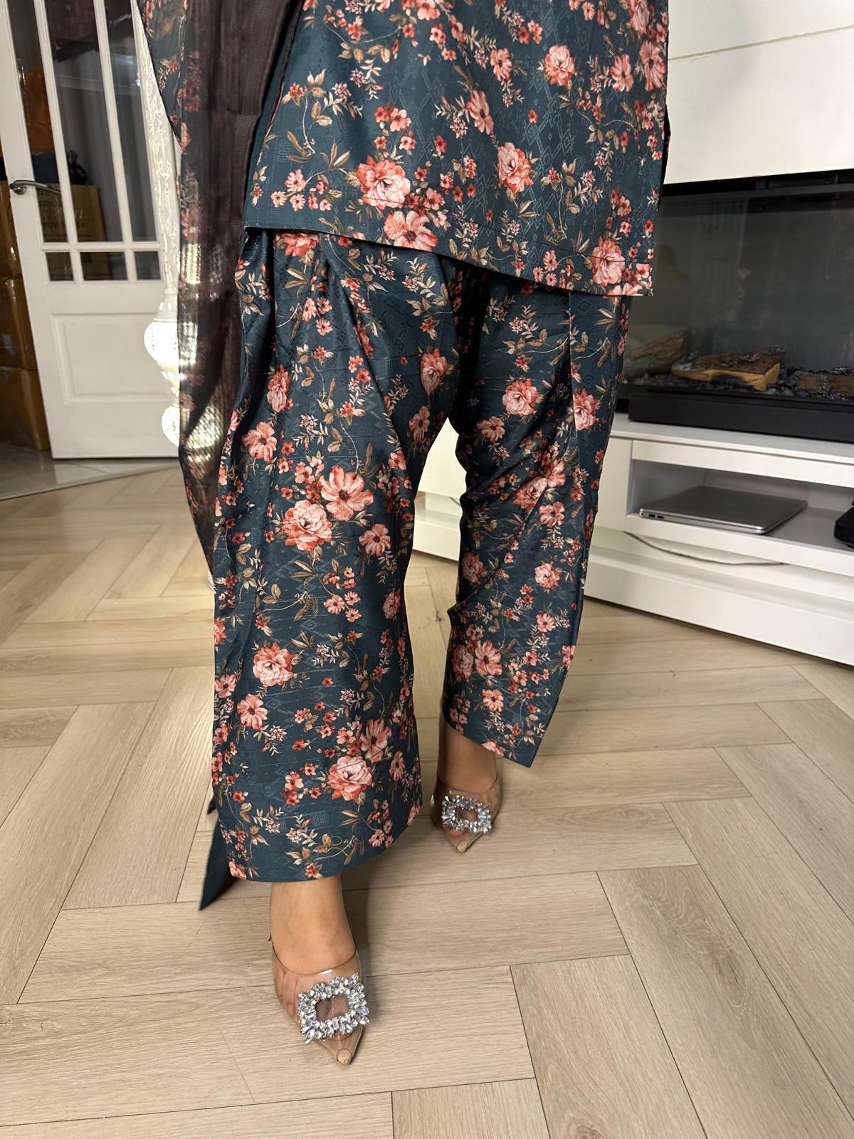 Raiha 3pc Cotton Printed Suit With Chiffon Duppatta