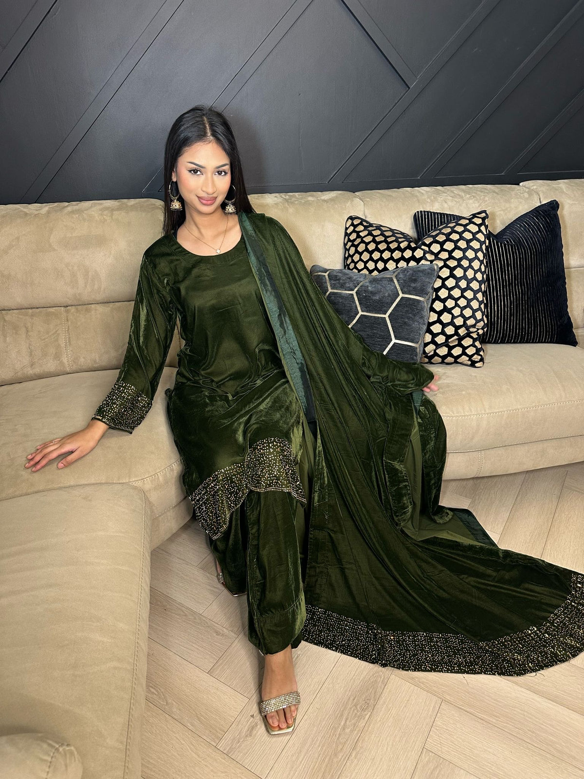 Zobia 3pc Diamond 9000 Velvet With Shawl