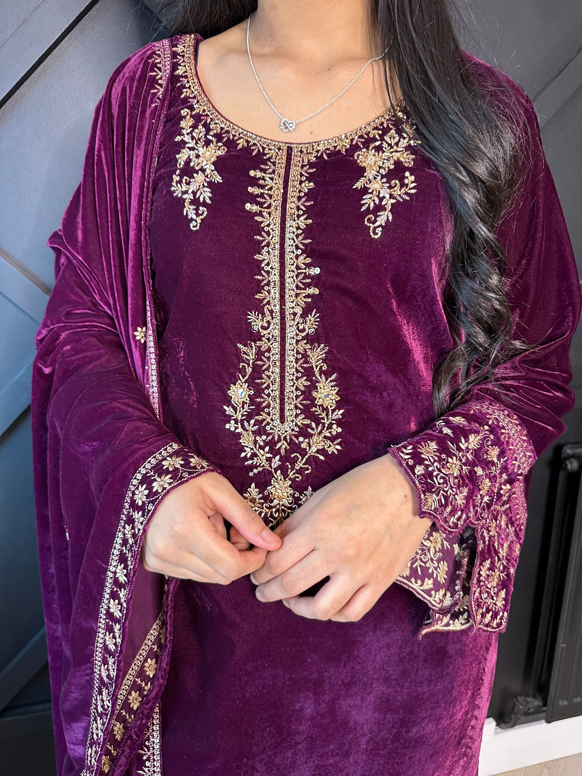 Noura Luxury Velvet - Plum