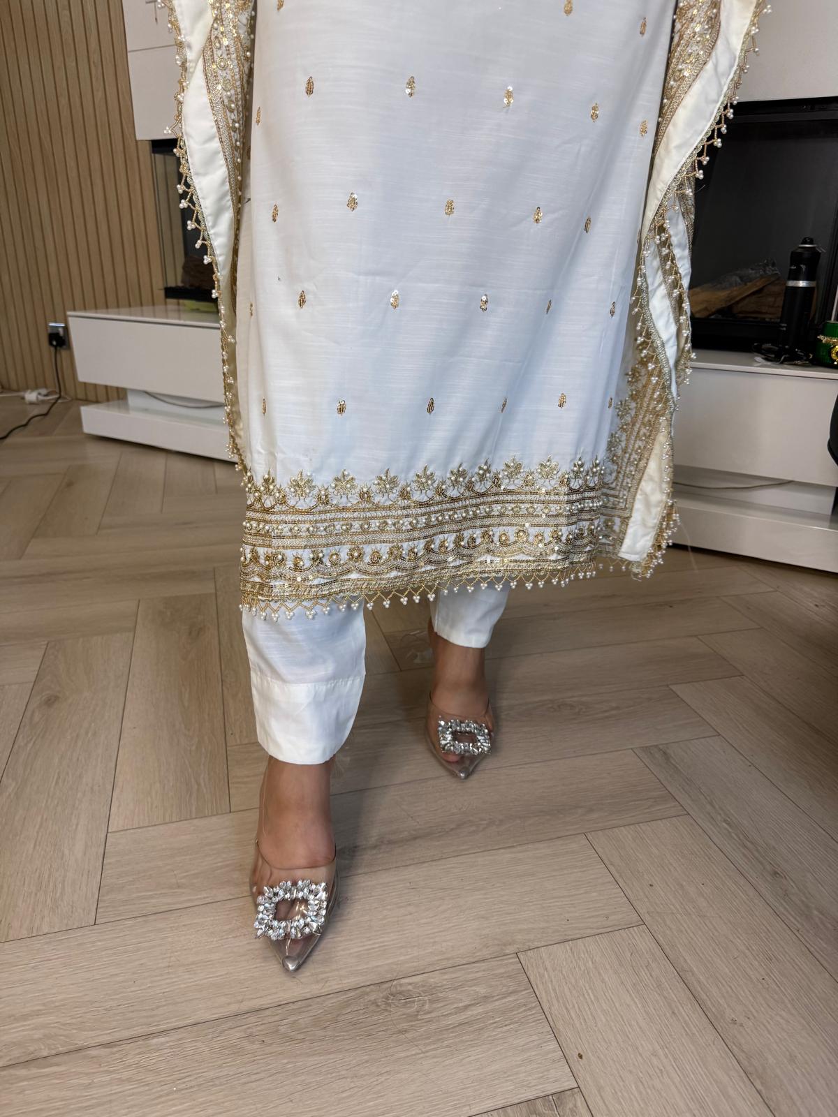 Mahnoor Embroidered Raw Silk 2pc Kaftaan D3-C3