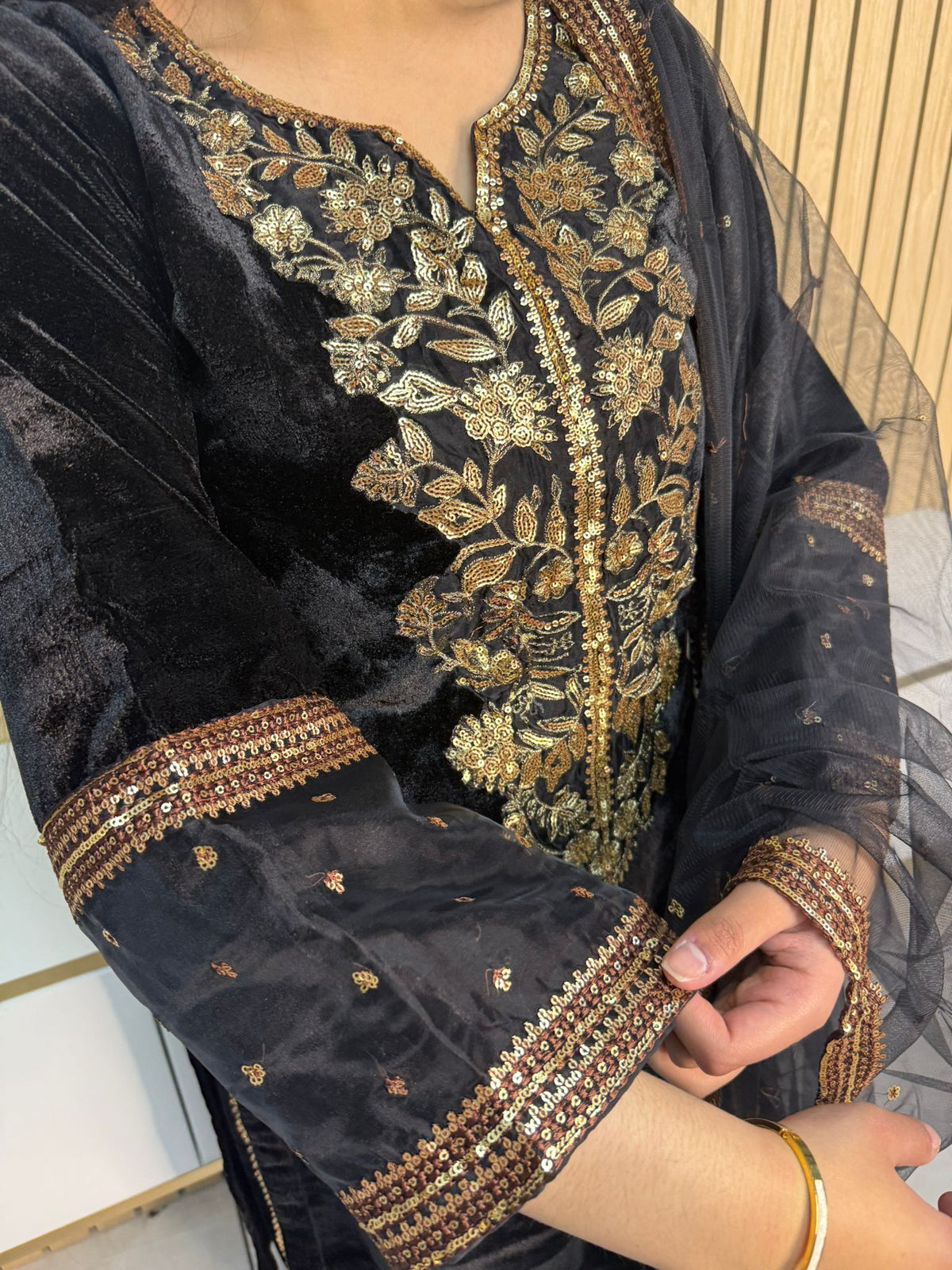 Maheen 3pc Embroidered Velvet Suit With Organza Dupatta U2-C1