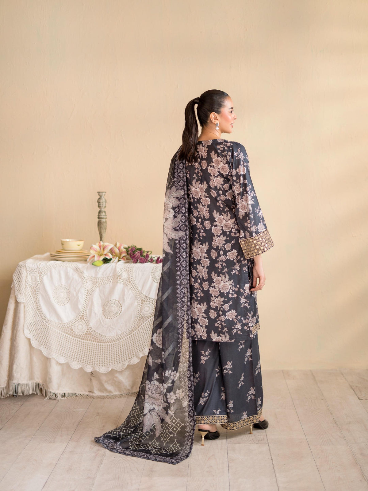 Siyaara By Raniya 3pc Lawn Suit