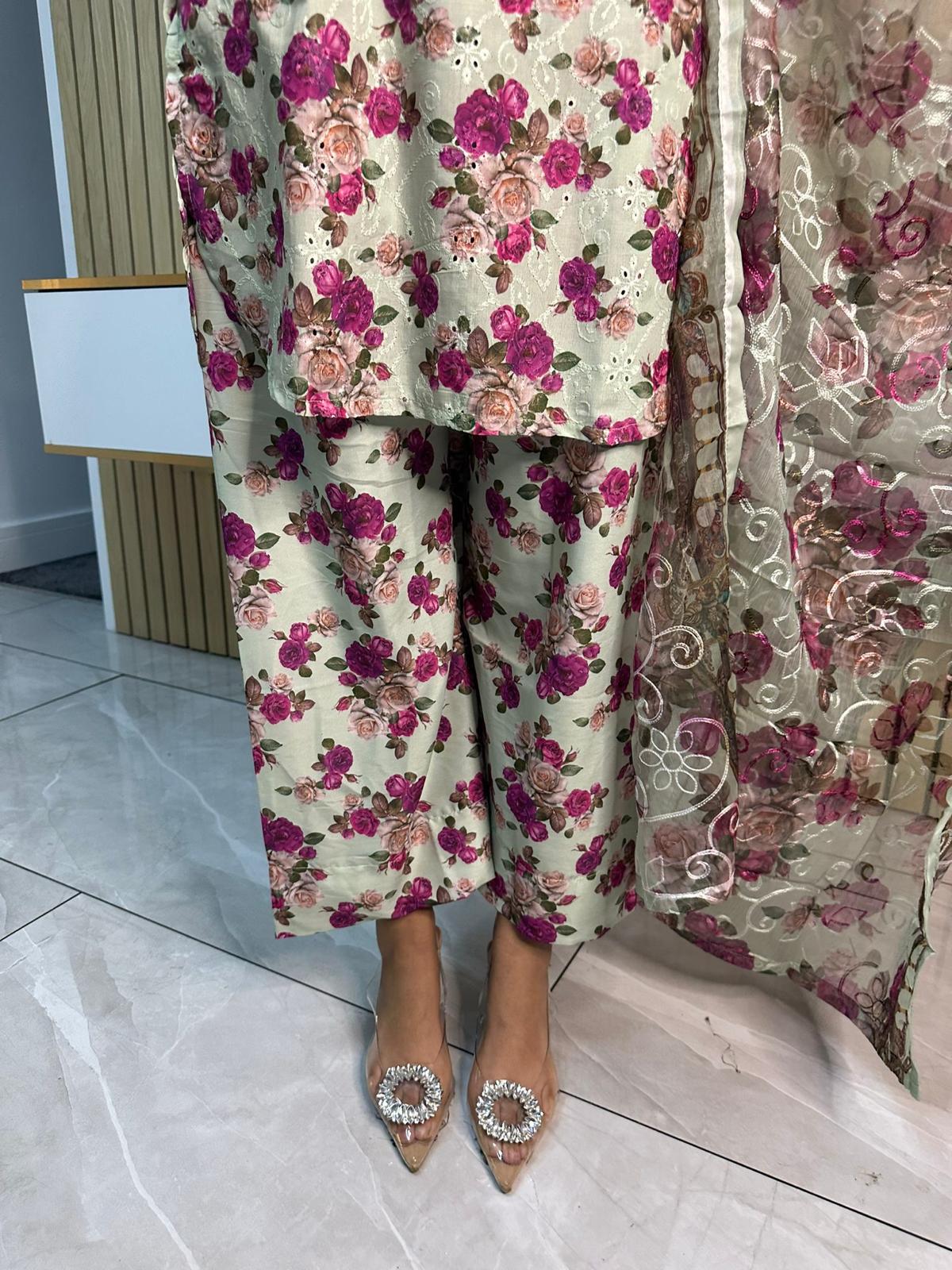 Falak 3pc Mother and Daughter Chikankari Suit U3 E6