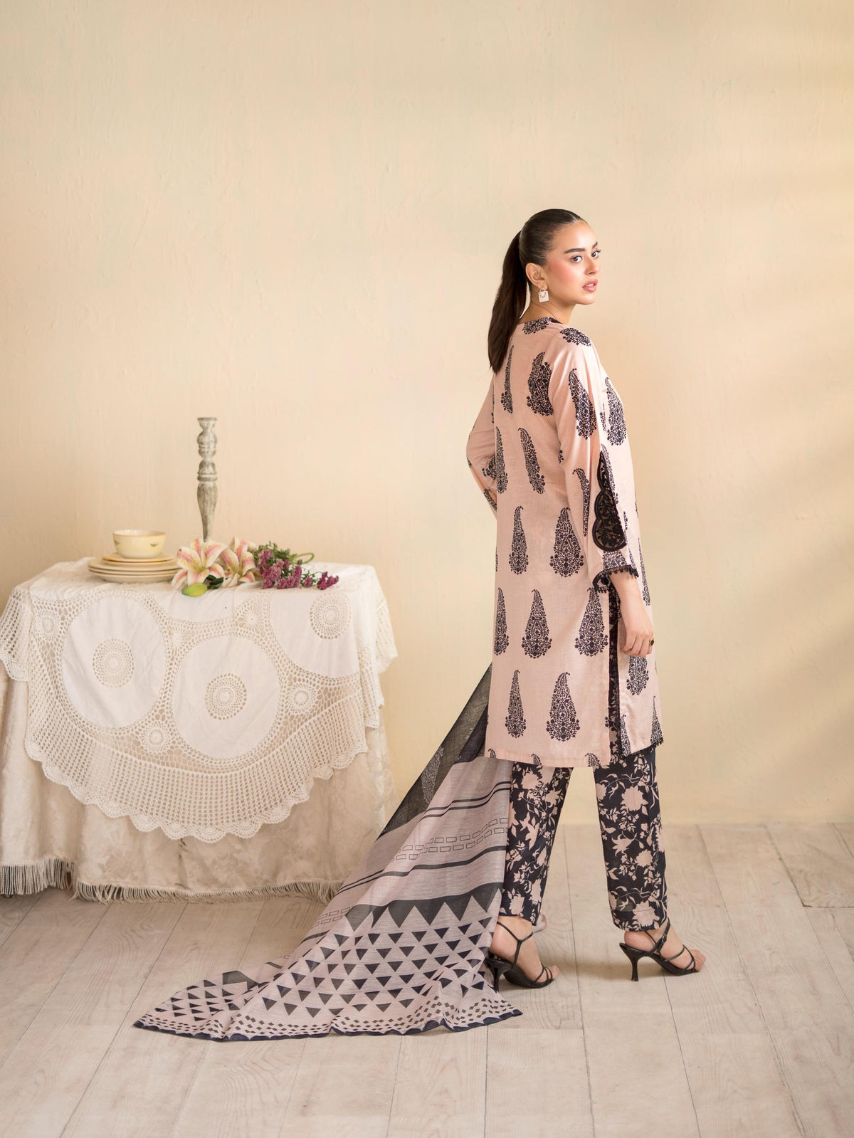 Siyaara By Raniya 3pc Lawn Suit