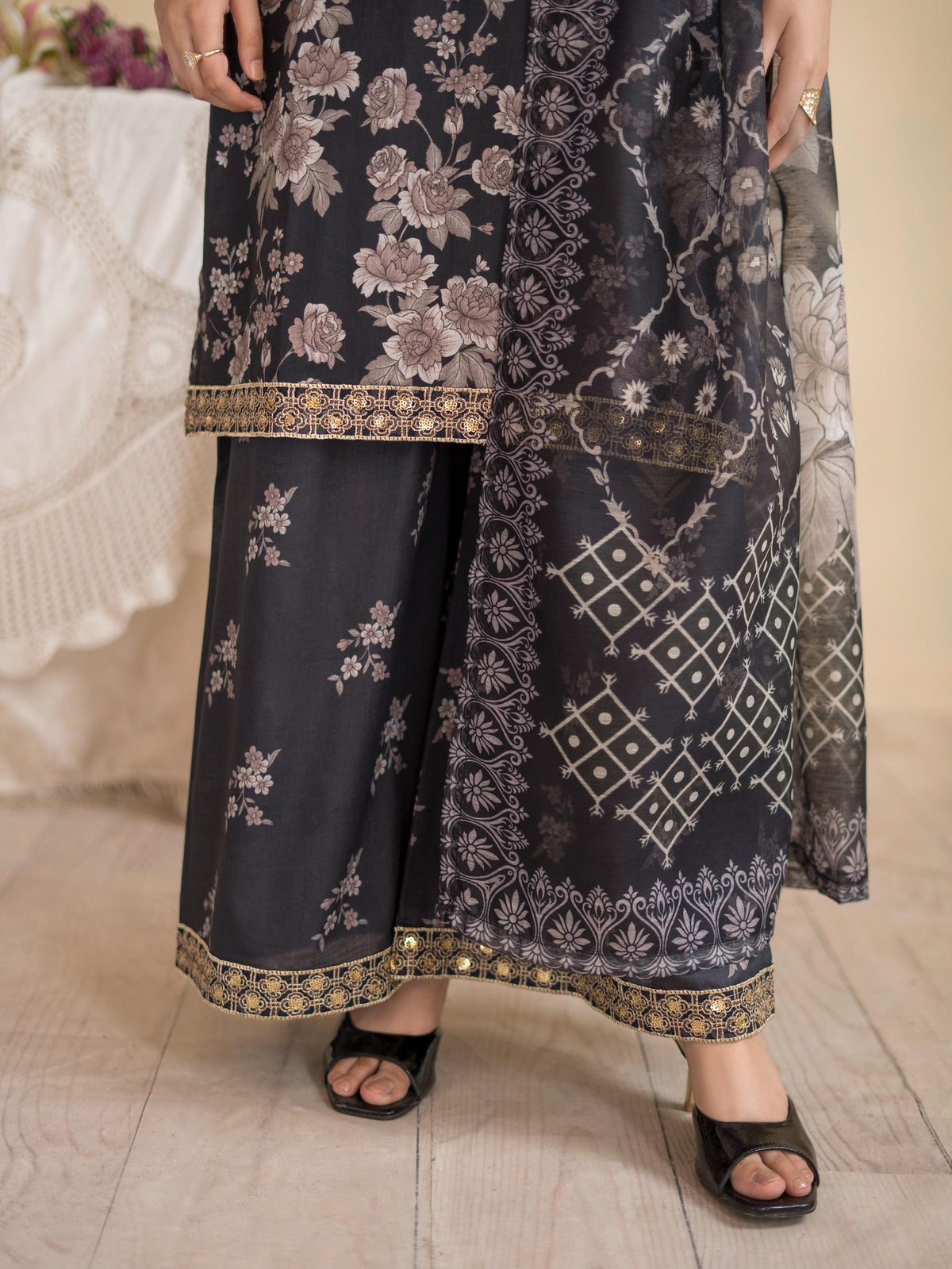 Siyaara By Raniya 3pc Lawn Suit
