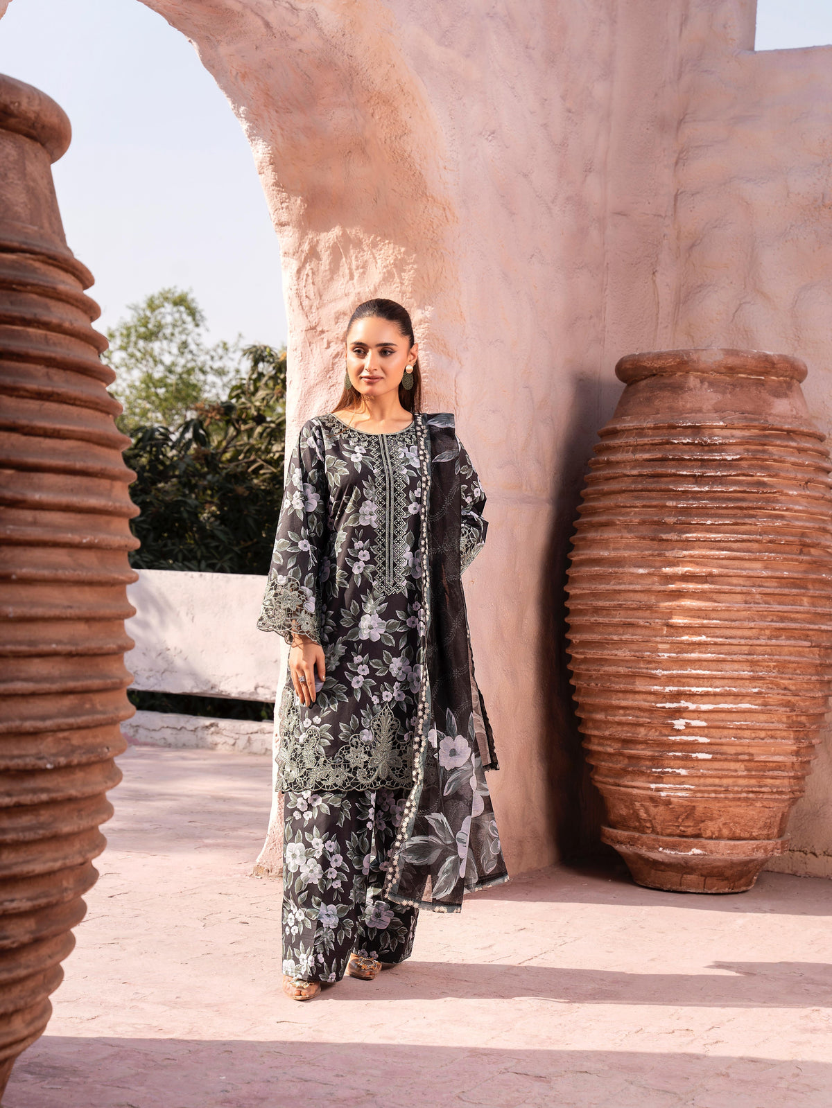 Viral Sensation 3pc Lawn Farshi Suits By Raniya U4-B2