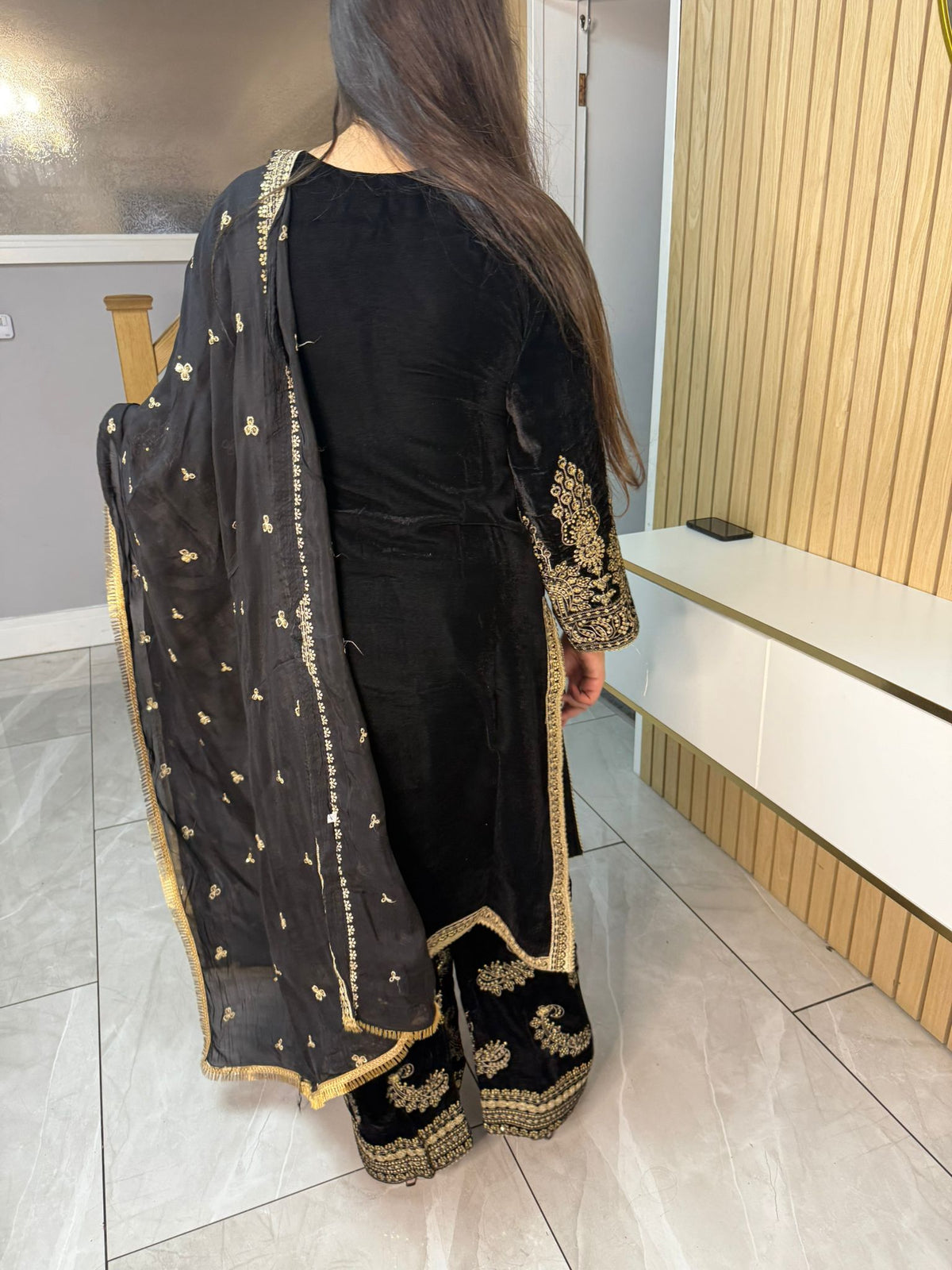 Gulal 3pc Embroidered Velvet Suit With Silk Dupatta