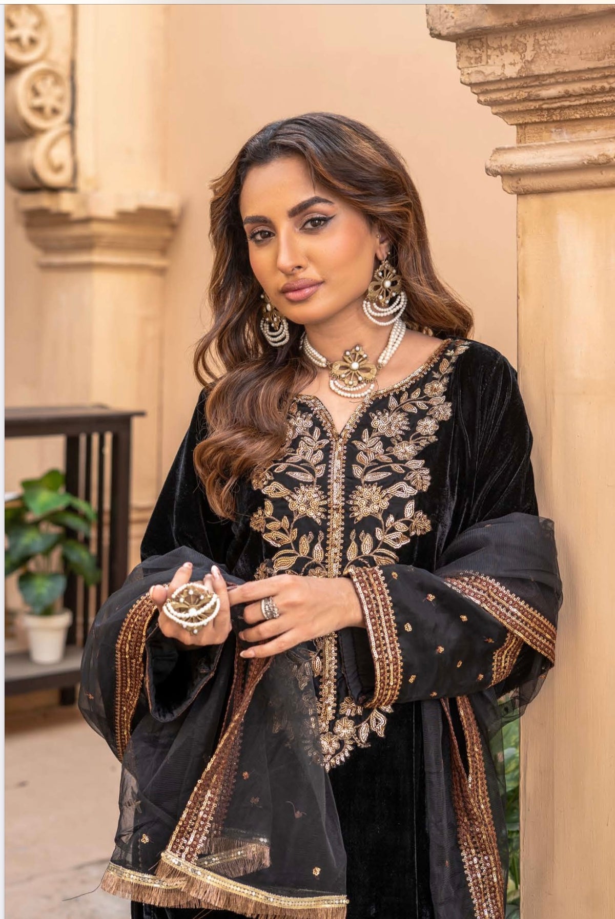 Maheen 3pc Embroidered Velvet Suit With Organza Dupatta U2-C1