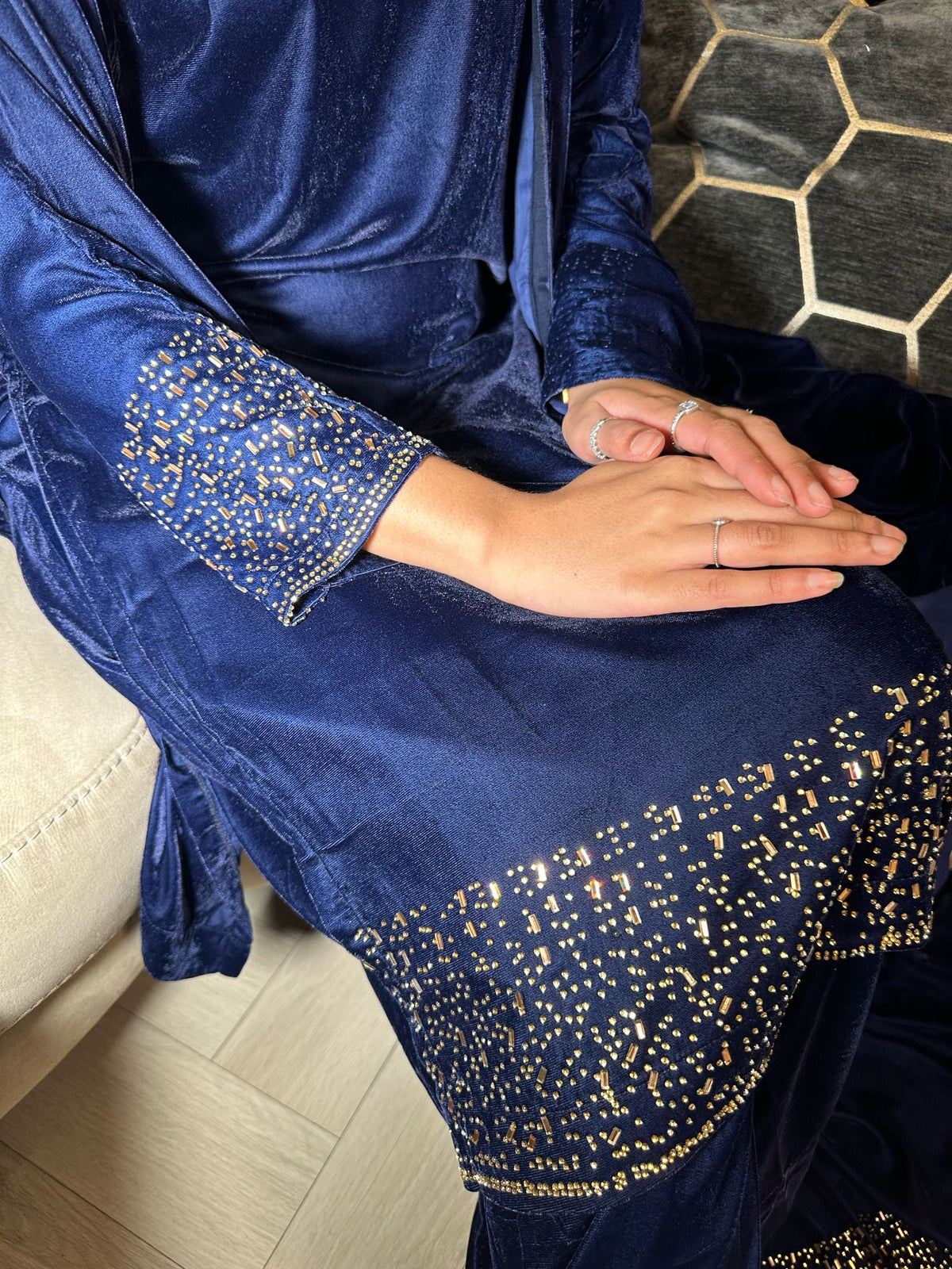 Zobia 3pc Diamond 9000 Velvet With Shawl