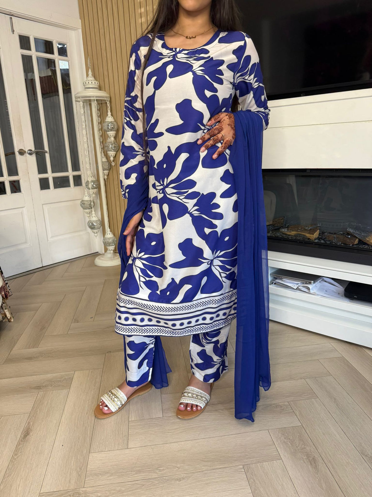 Tasneem 3pc Printed Suit With Plain Chiffon Duppatta