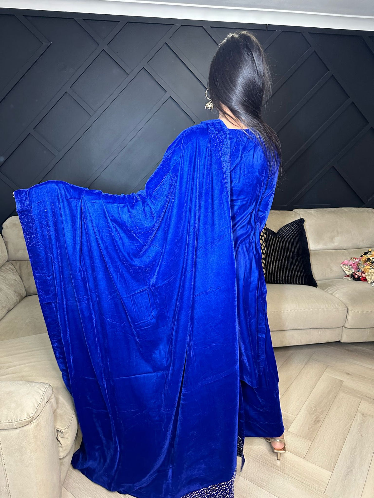 Zobia 3pc Diamond 9000 Velvet With Shawl