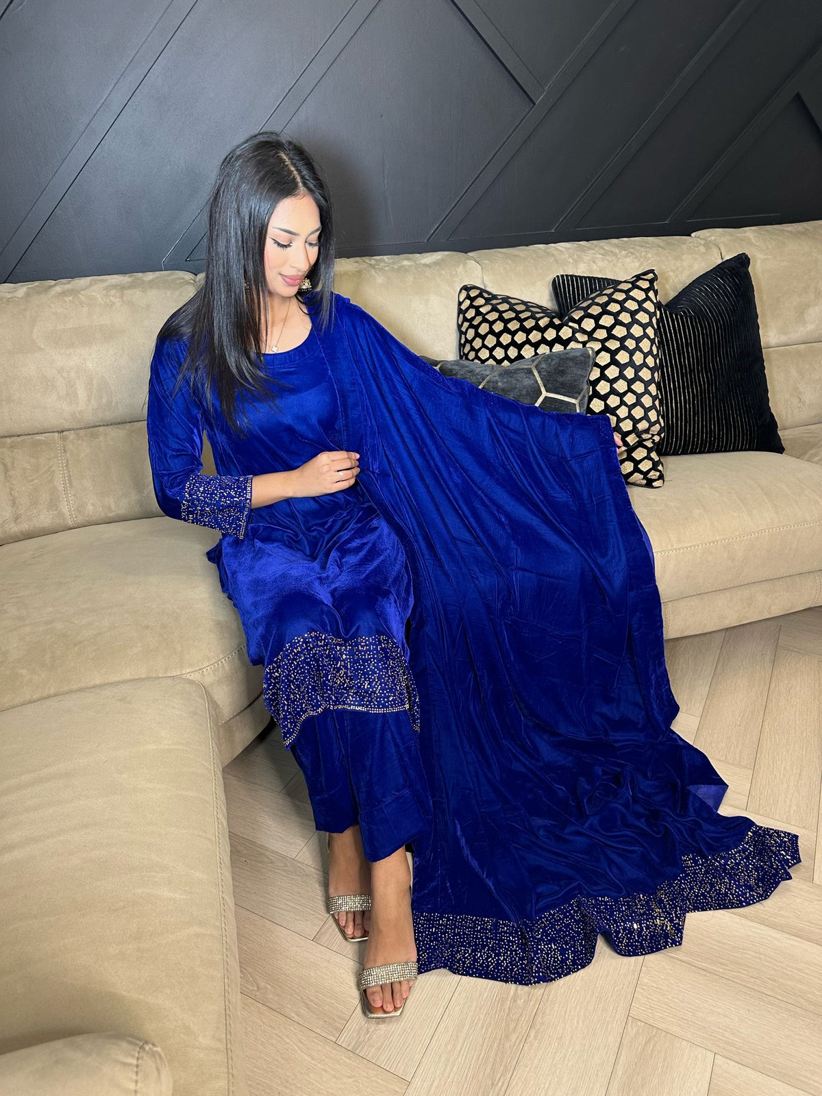 Zobia 3pc Diamond 9000 Velvet With Shawl