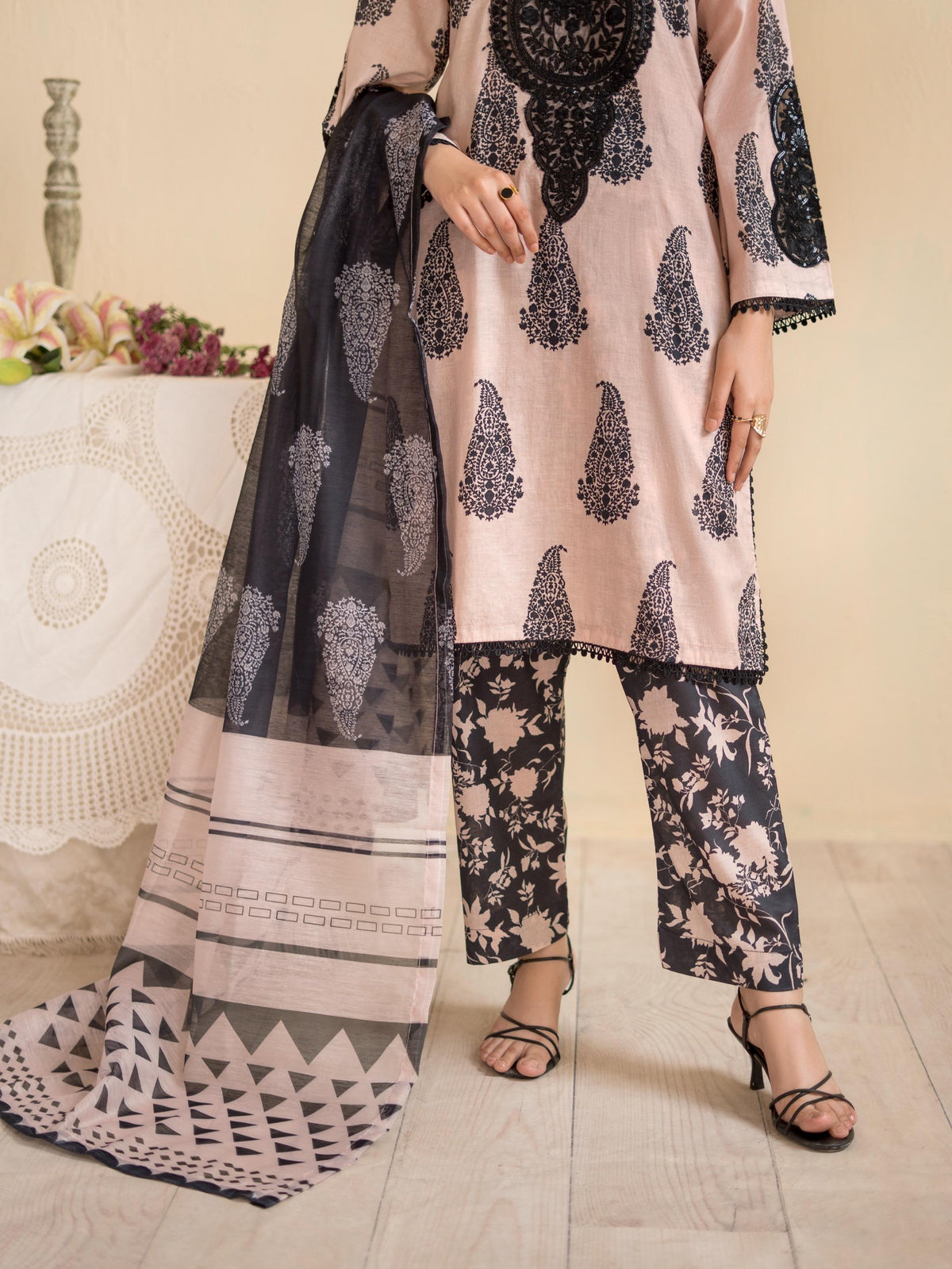 Siyaara By Raniya 3pc Lawn Suit