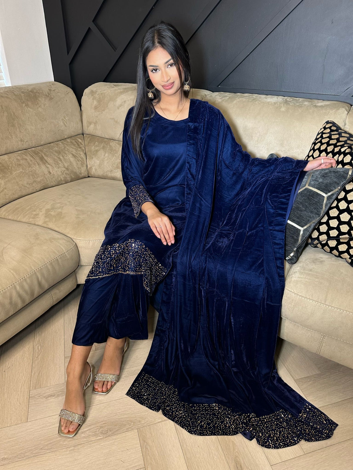Zobia 3pc Diamond 9000 Velvet With Shawl