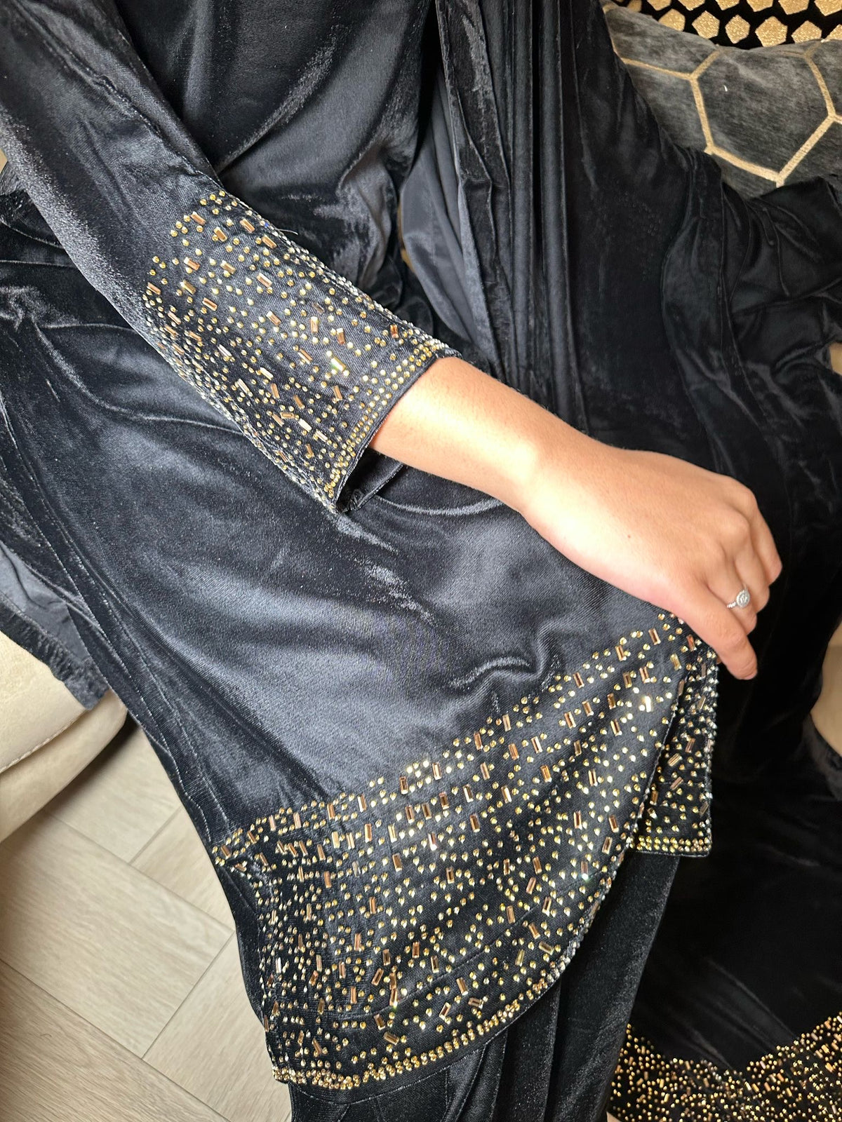 Zobia 3pc Diamond 9000 Velvet With Shawl