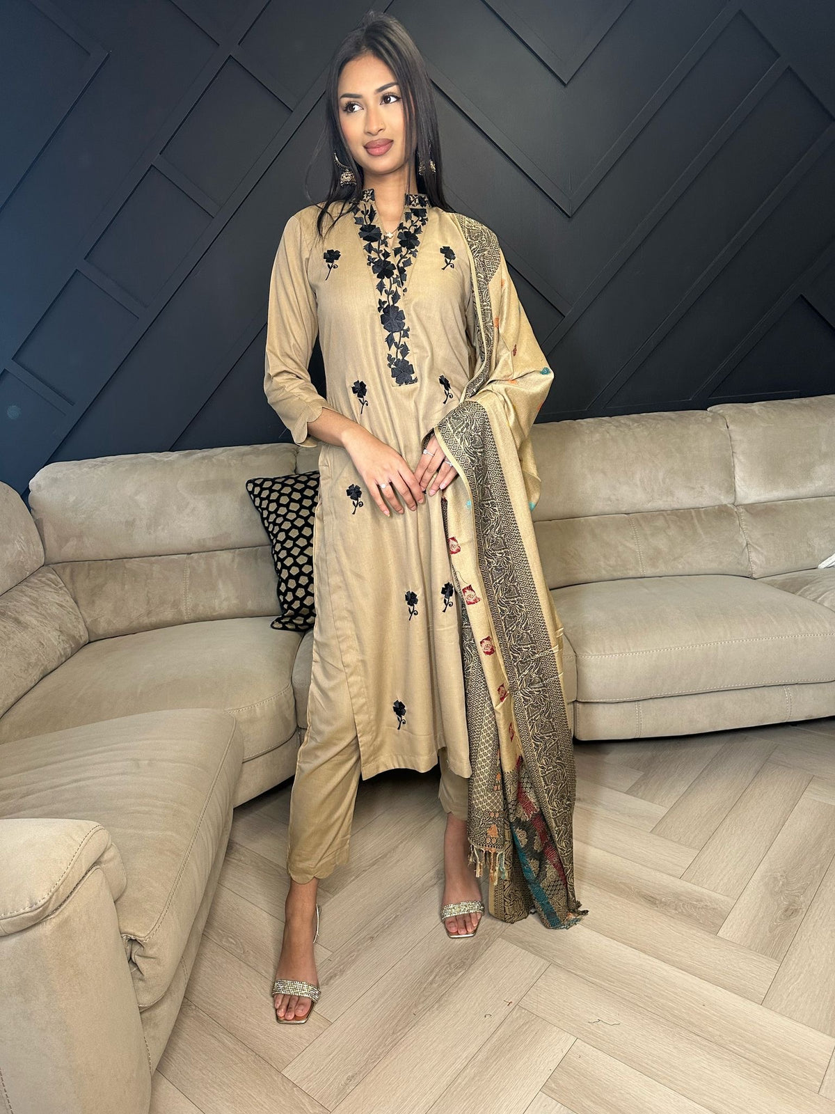 Rumaiza 3pc With Kashmiri Shawl