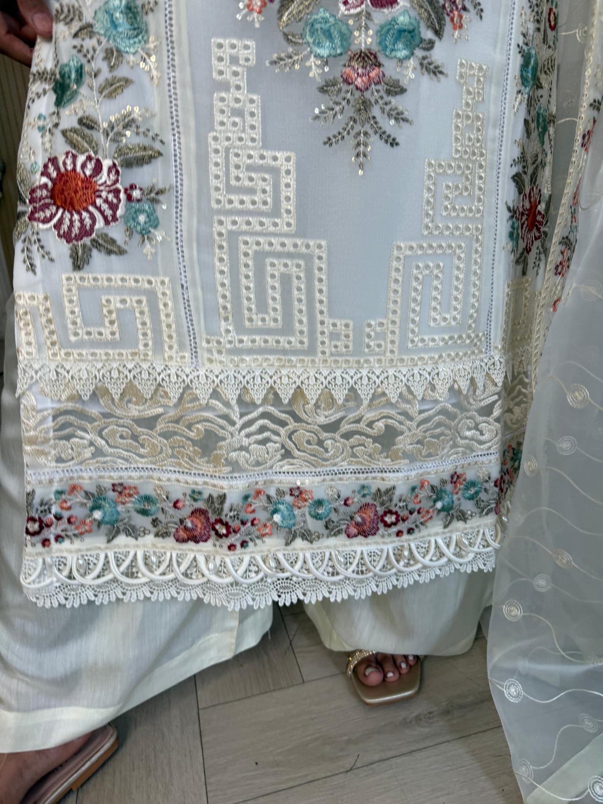 Qarina Chiffon 3PC Suit With Organza Duppata U2-A2