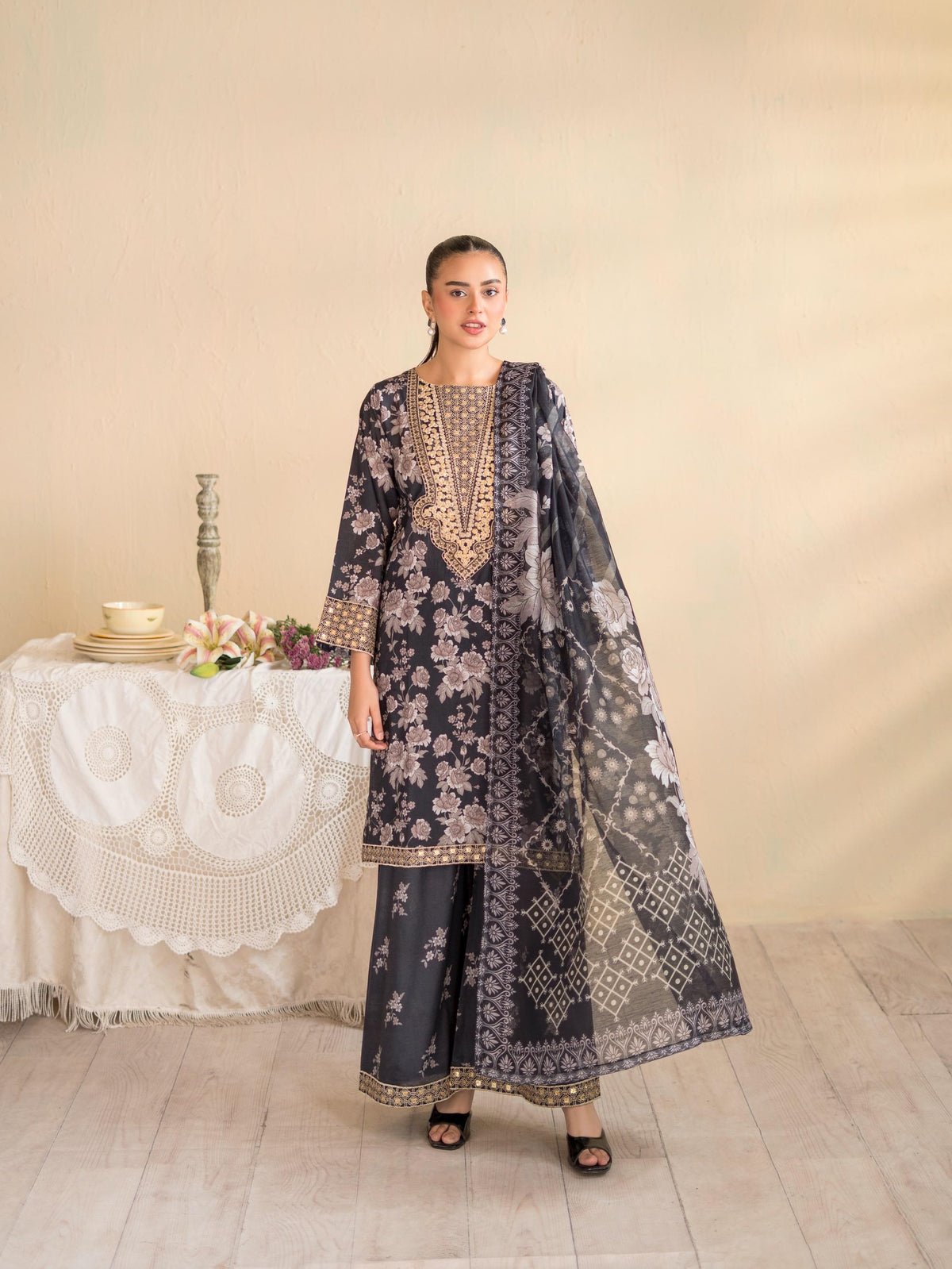Siyaara By Raniya 3pc Lawn Suit