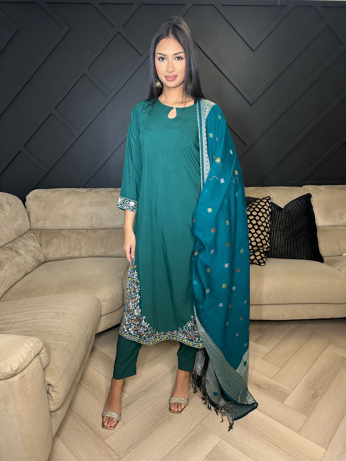 Rumaiza 3pc With Kashmiri Shawl