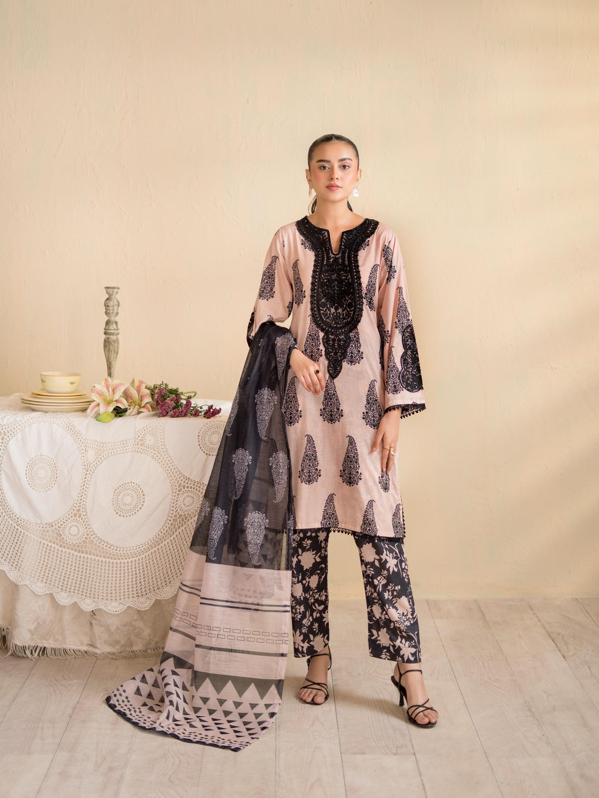 Siyaara By Raniya 3pc Lawn Suit