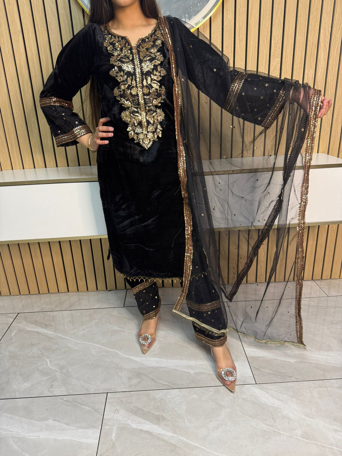 Maheen 3pc Embroidered Velvet Suit With Organza Dupatta U2-C1