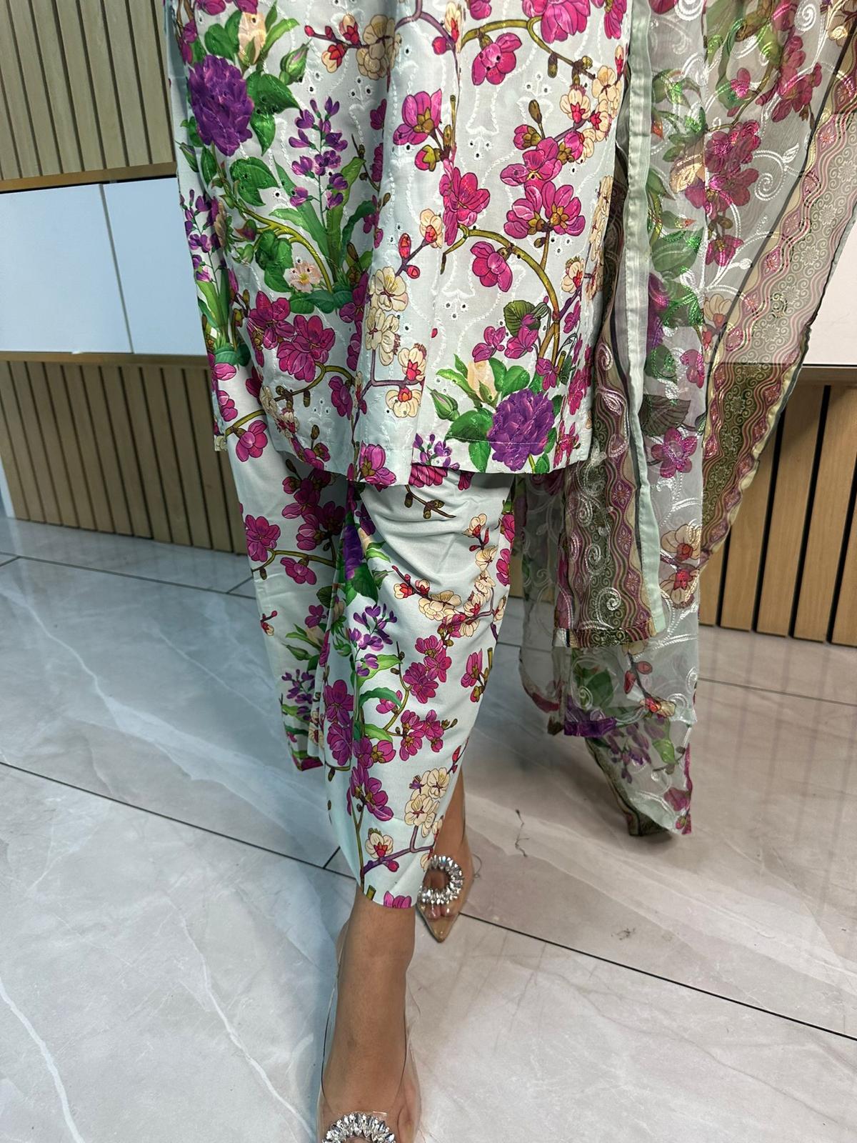 Falak 3pc Mother and Daughter Chikankari Suit U3 E6