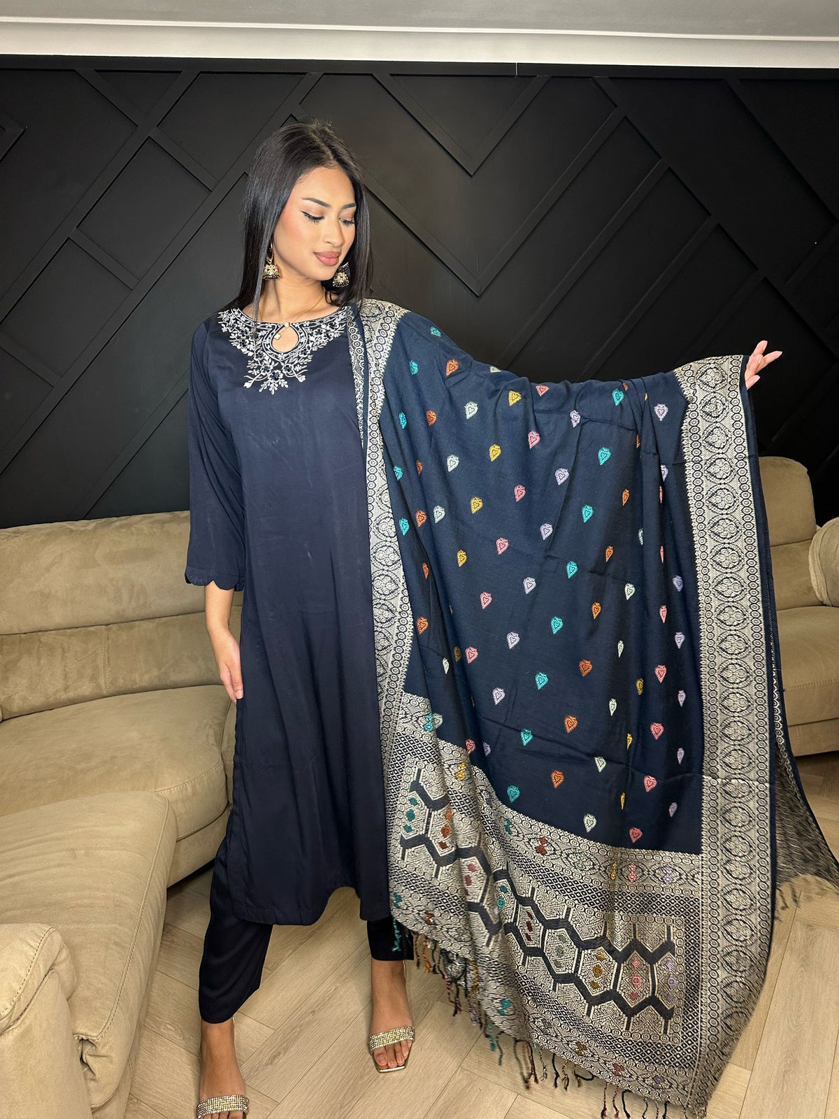 Rumaiza 3pc With Kashmiri Shawl