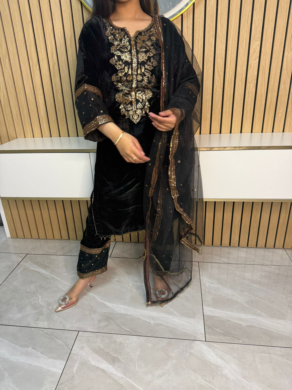 Maheen 3pc Embroidered Velvet Suit With Organza Dupatta U2-C1