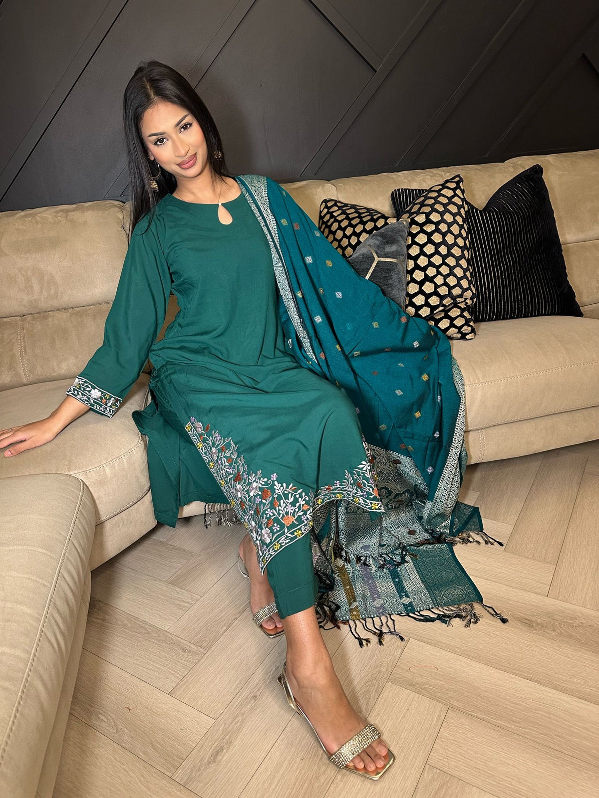 Rumaiza 3pc With Kashmiri Shawl
