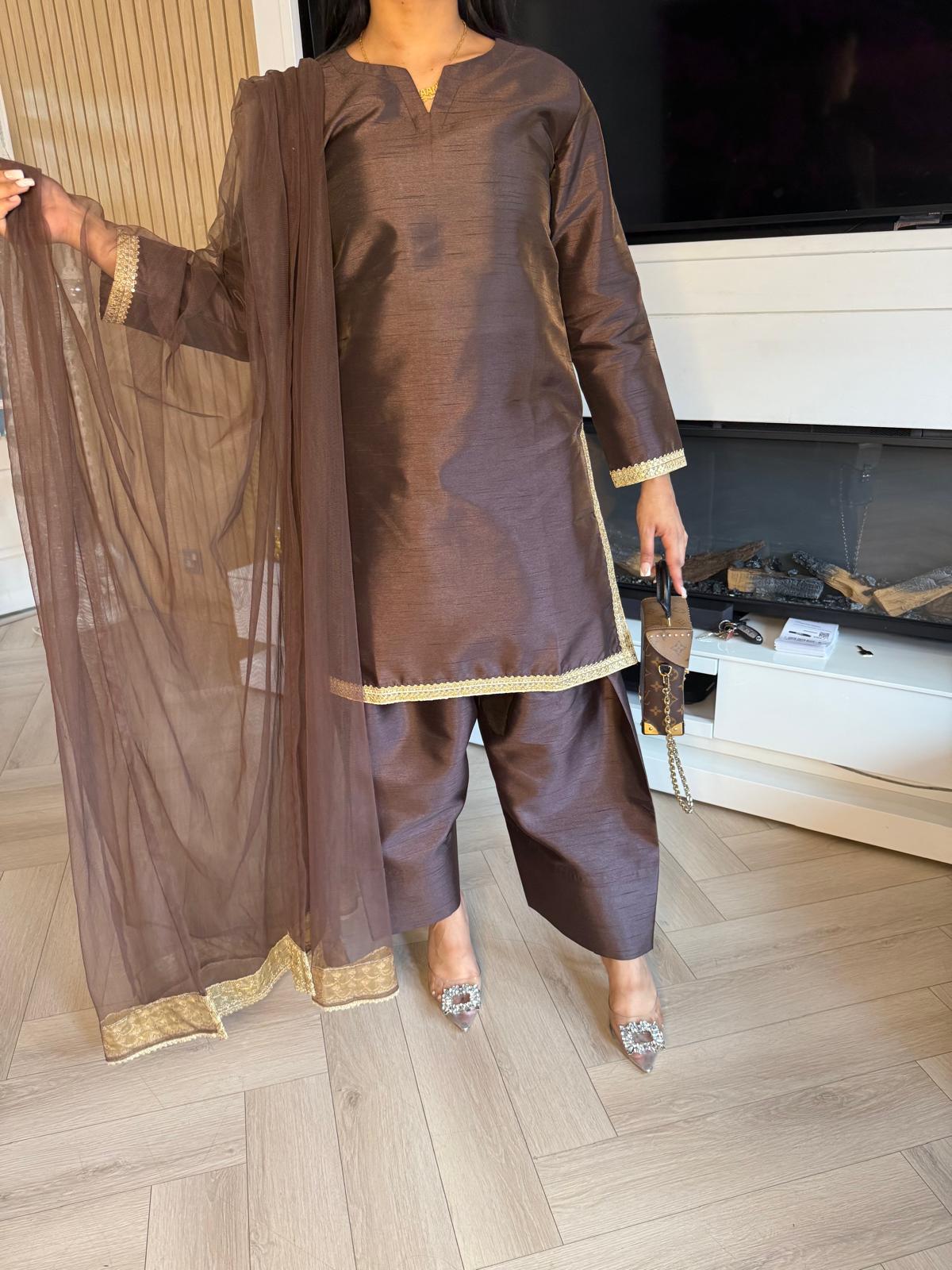 Hola 3pc Farshi Shalwar Suit With Gold Lace