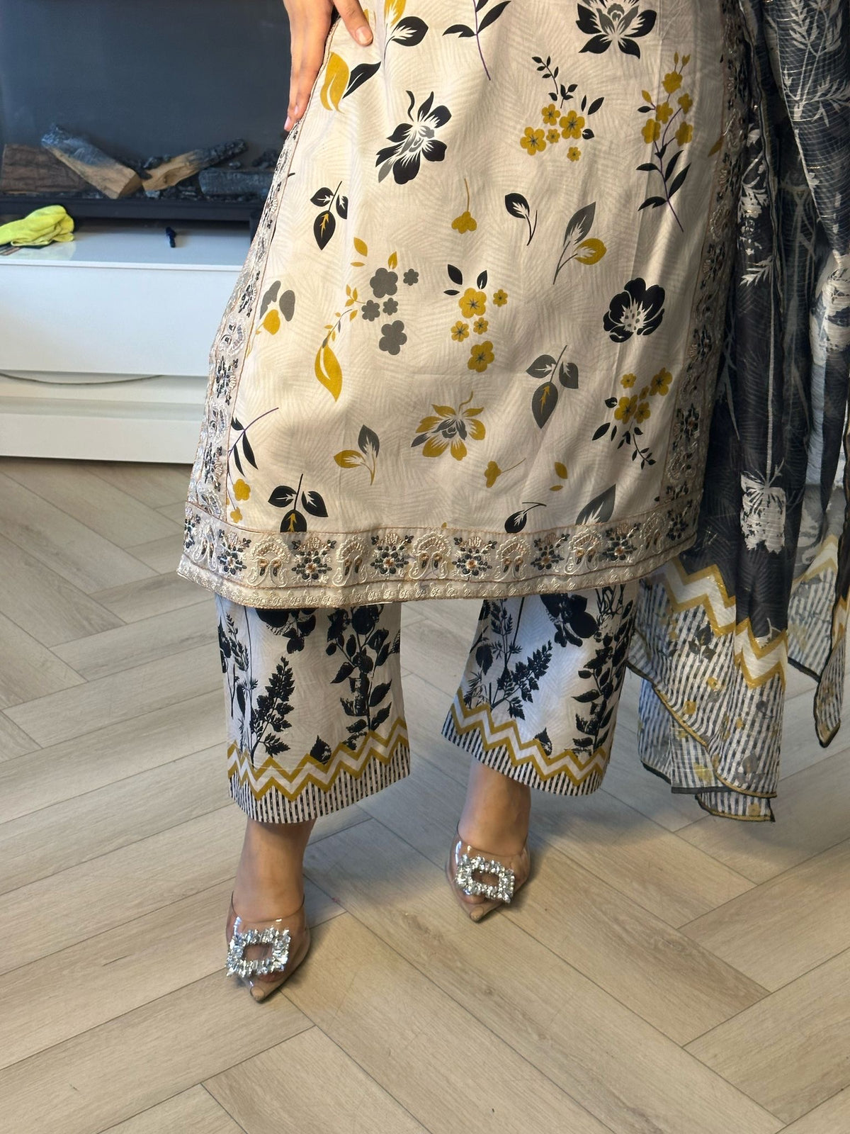 Saima 3pc Cotton Printed Suit With Organza Dupatta