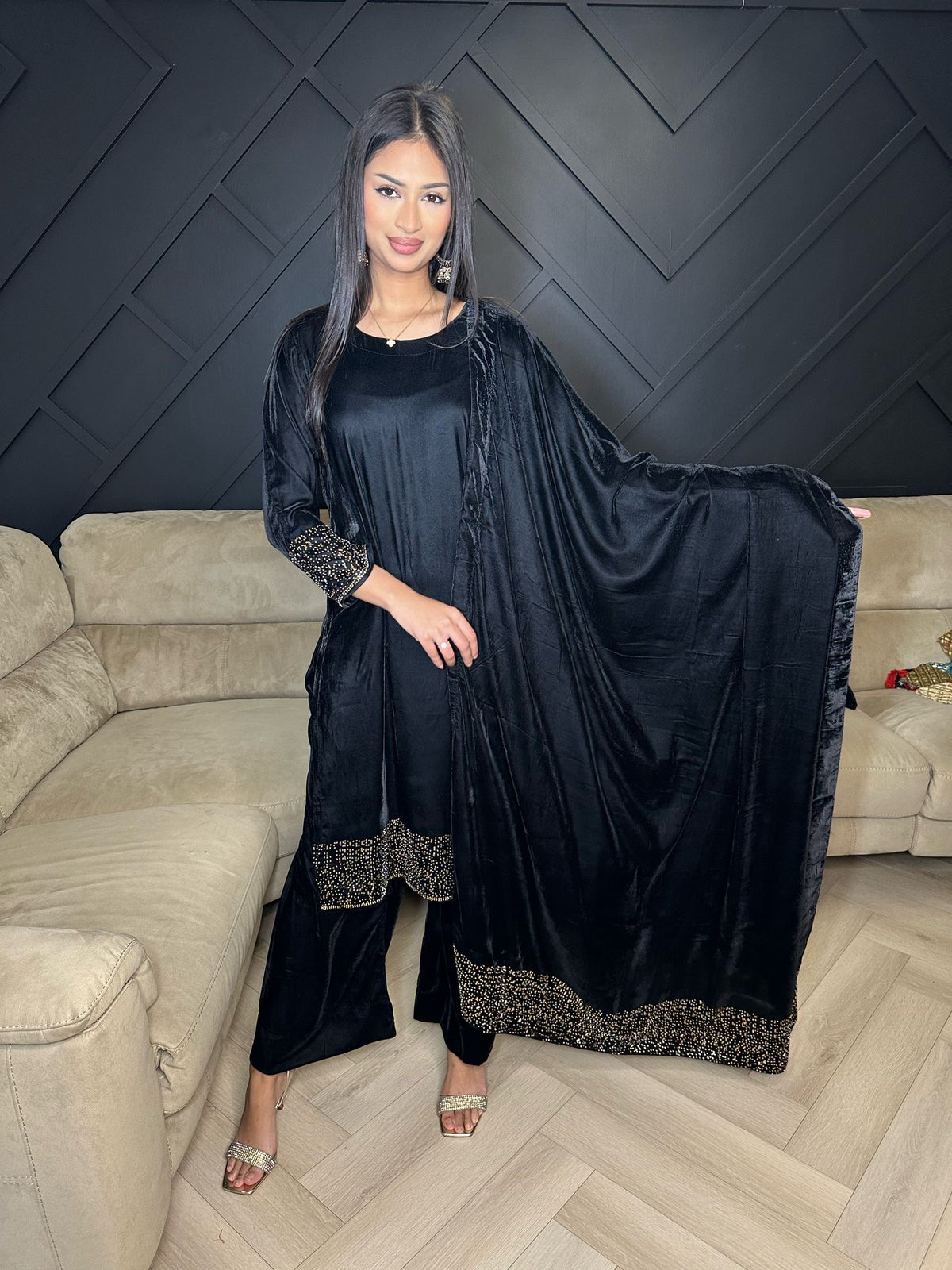 Zobia 3pc Diamond 9000 Velvet With Shawl