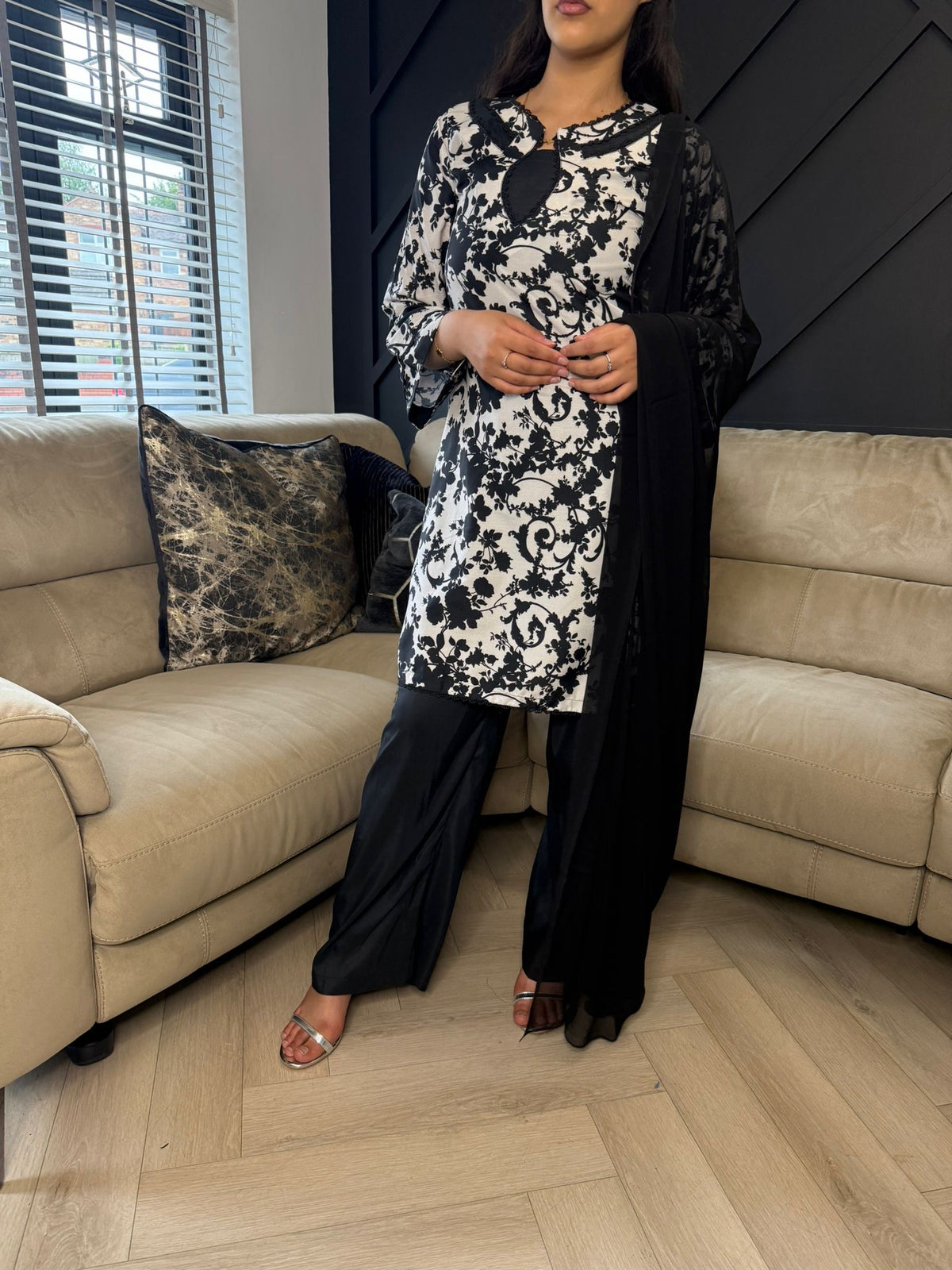 Lamisa 3pc Printed Suit With Plain Plazzo Trouser