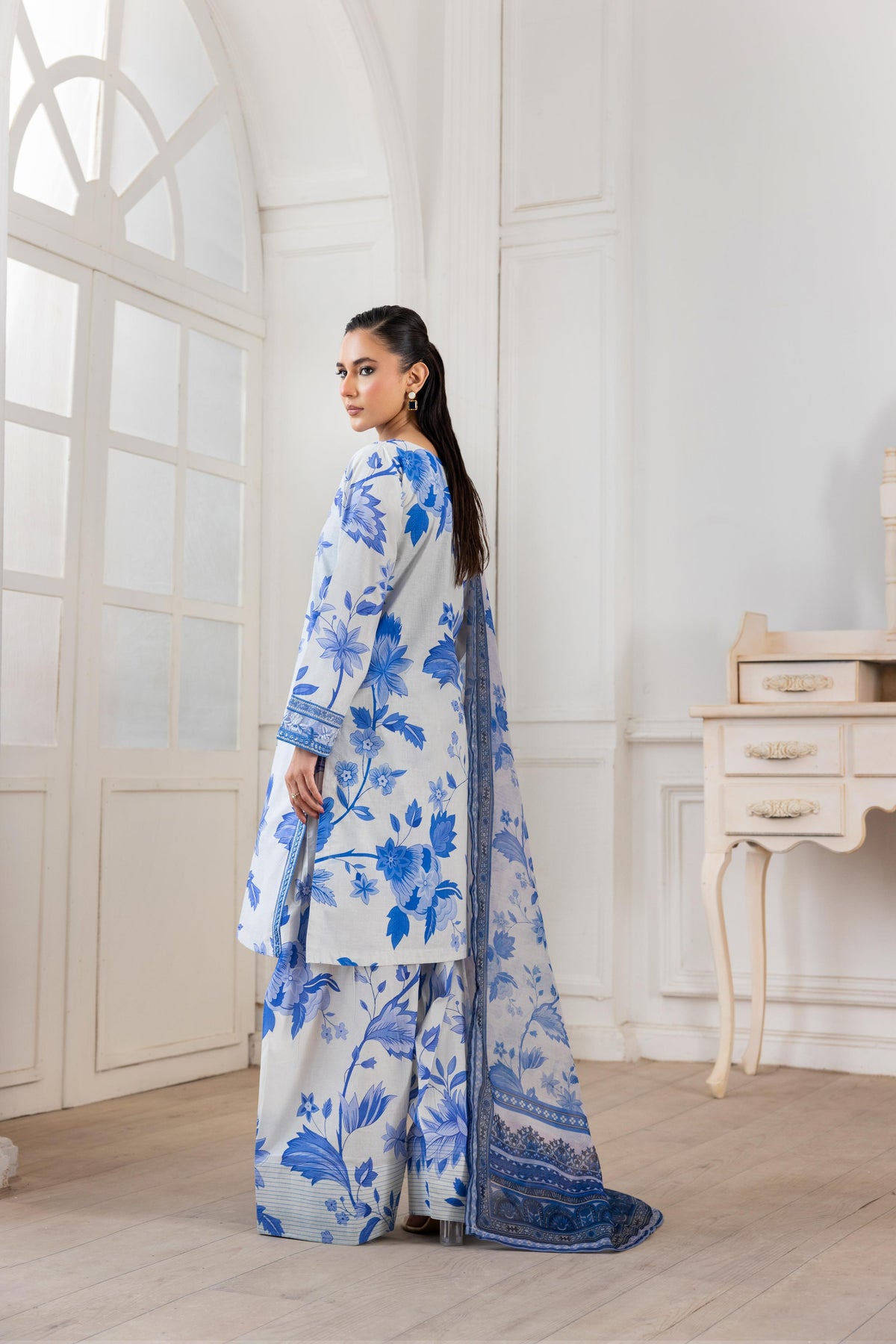 Khushbu E Bahaar By Raniya 3pc Lawn Shalwar Suit