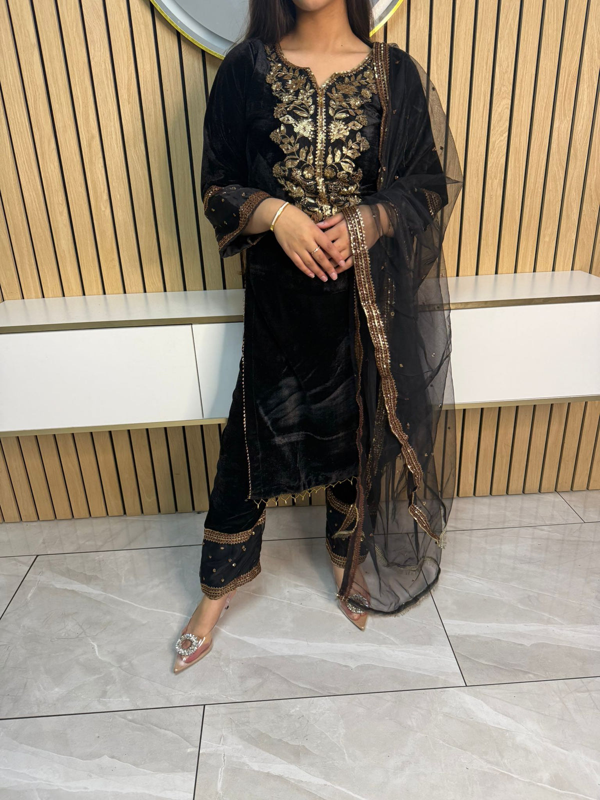 Maheen 3pc Embroidered Velvet Suit With Organza Dupatta U2-C1