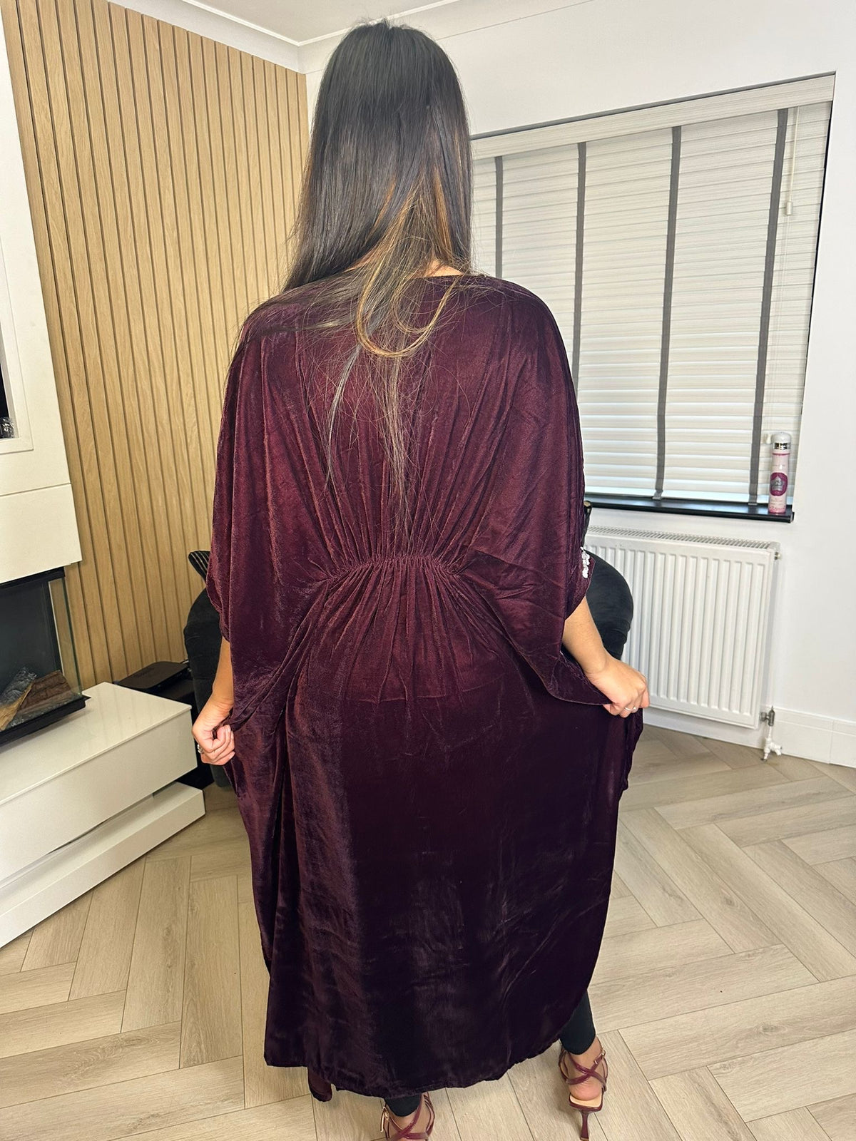 Komal Velvet Stitched 1pc Kaftaan