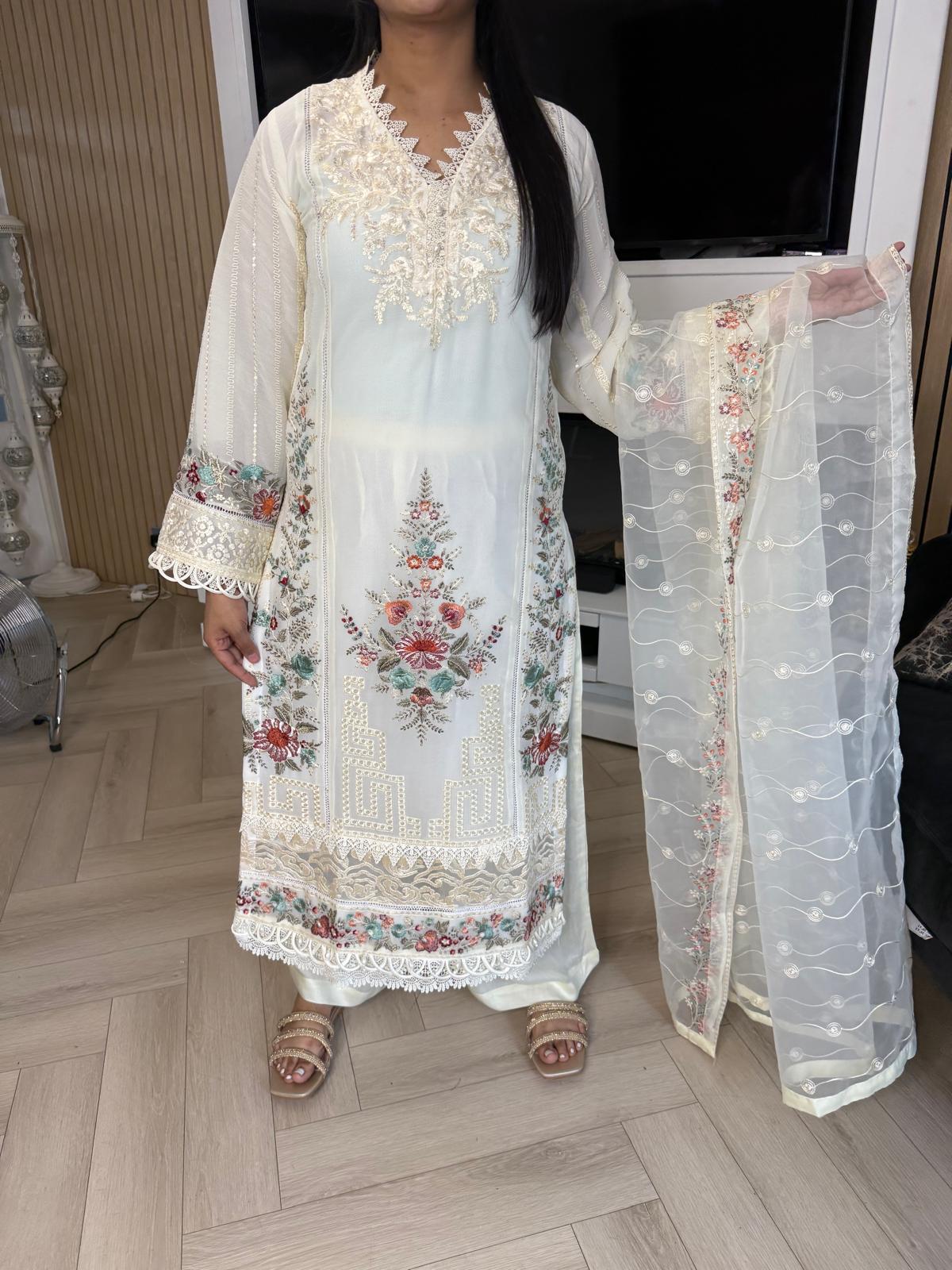 Qarina Chiffon 3PC Suit With Organza Duppata U2-A2