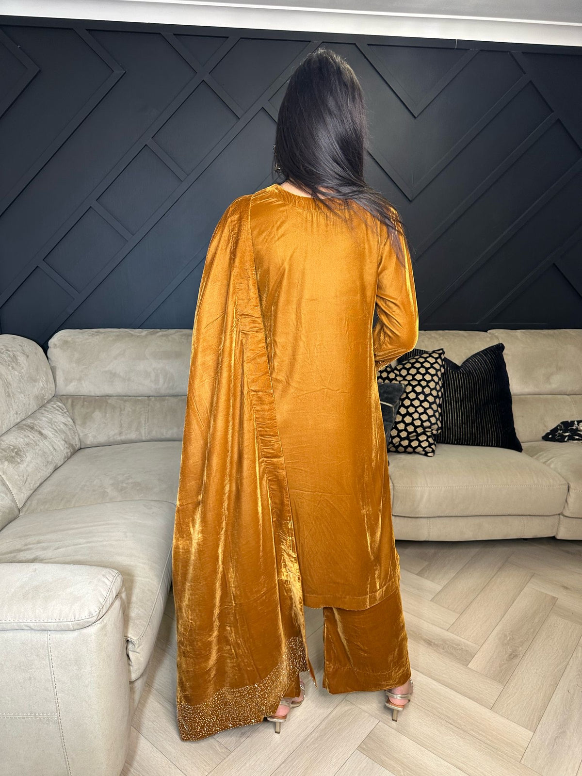 Zobia 3pc Diamond 9000 Velvet With Shawl