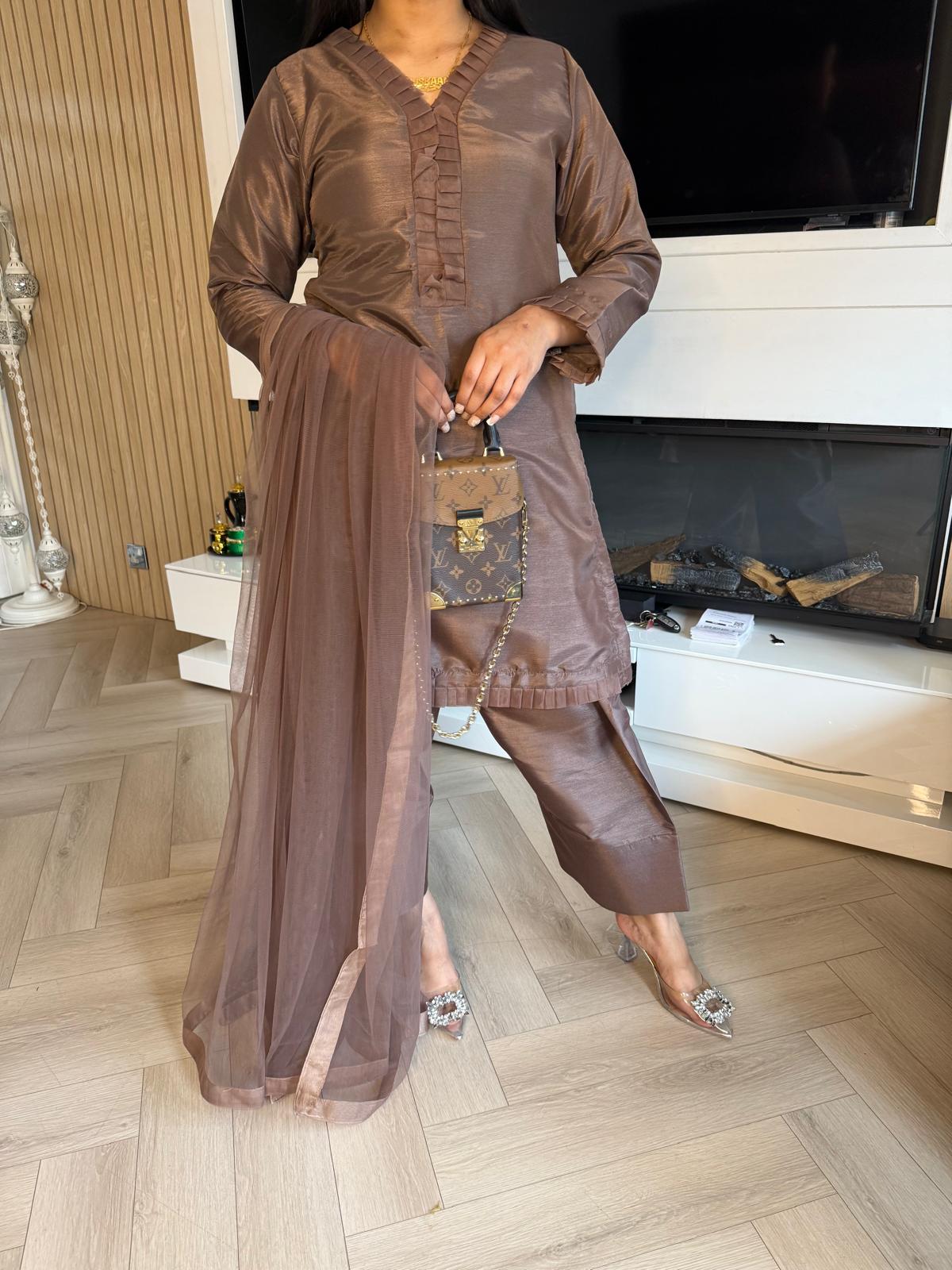 Hadia 3pc Farshi Shalwar With Net Dupatta